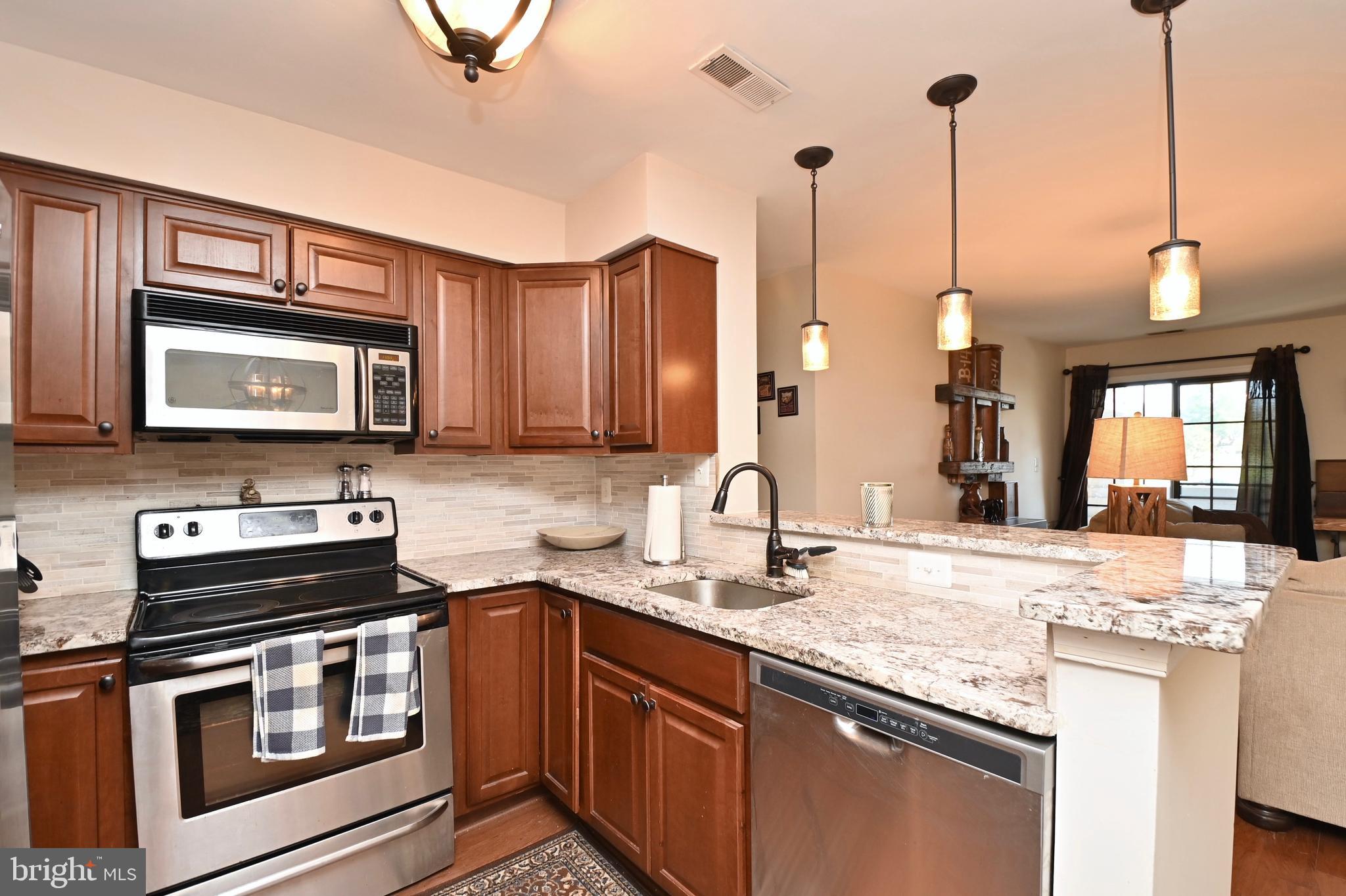 VICTORIA CROSSINGS AT MANCHESTER LAKES - Residential