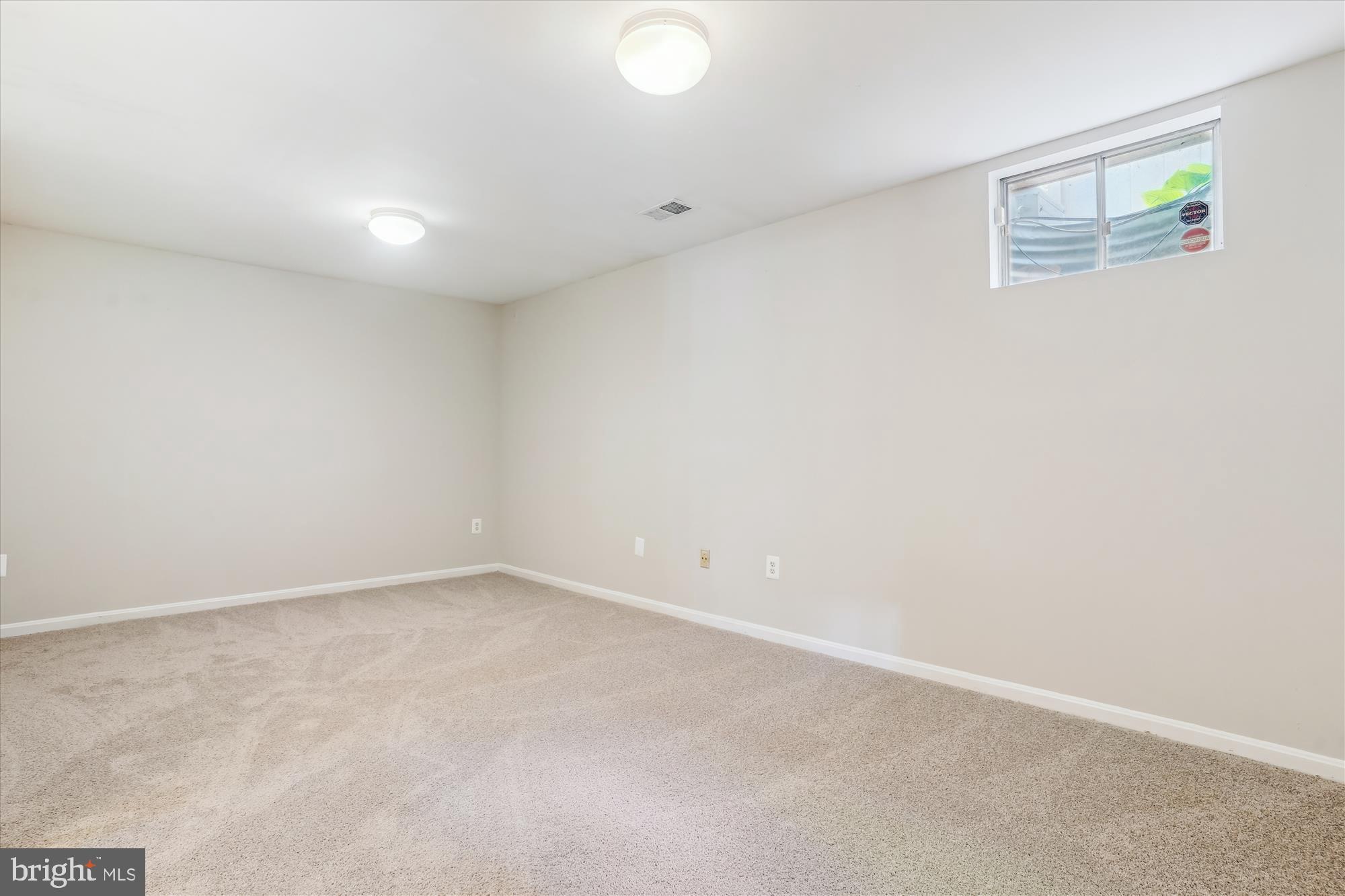 LAUREL LAKES - Residential