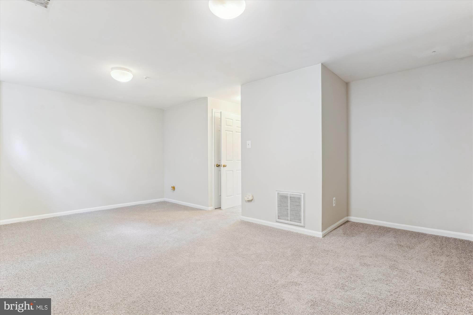 LAUREL LAKES - Residential