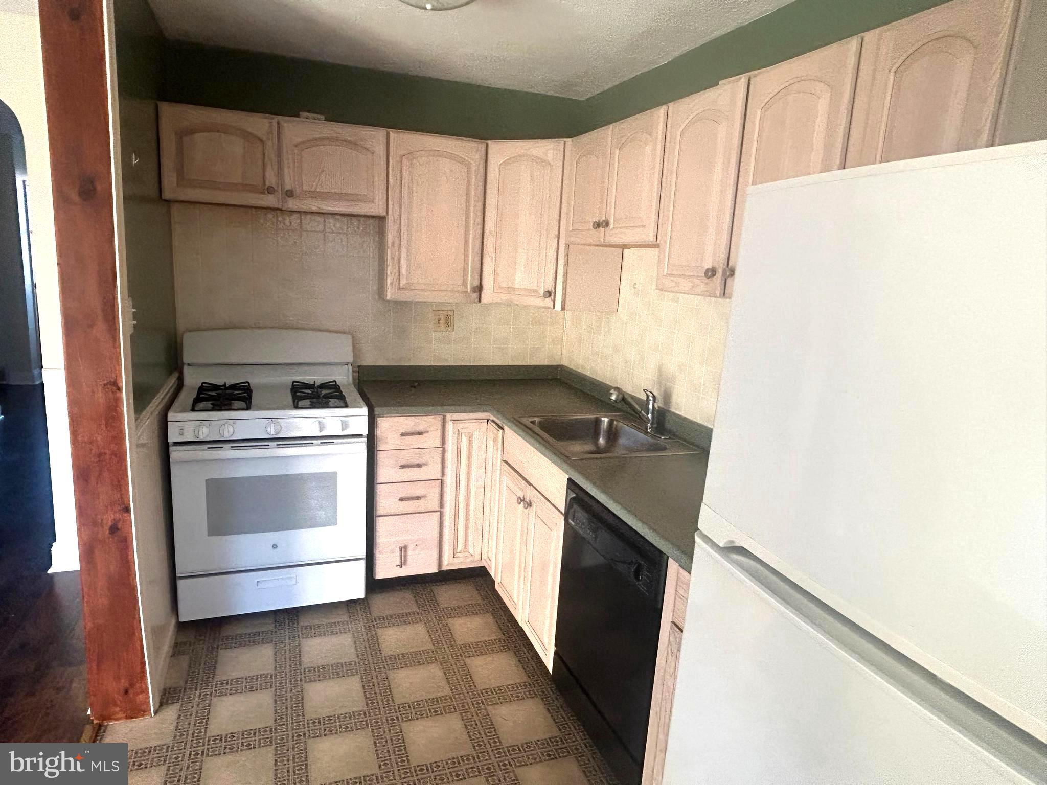UPPER HOLMESBURG - Residential