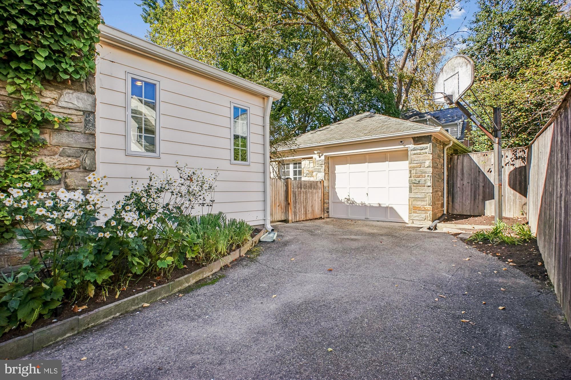 BRADLEY HILLS - Residential