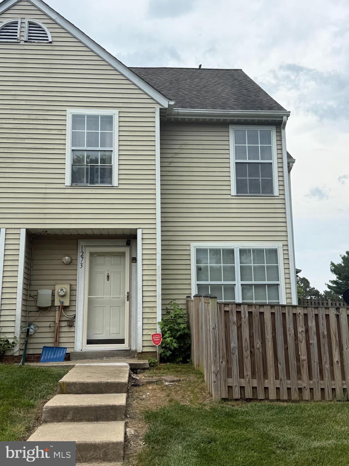 This end-unit, two-level townhome offers 3 bedrooms, 1.5 bathrooms, and endless potential for the right buyer. The main level features an open floor plan that can be easily updated to fit today’s modern lifestyle. Convenient washer and dryer hookups are located on the first floor, and the dining area opens to a spacious, fully fenced backyard.

Upstairs, you’ll find a generously sized primary bedroom with ample closet space, along with two additional bedrooms and a full bath. Whether you’re looking for your next investment opportunity or a place to create your dream home, this property is full of possibilities. Don’t miss the chance to make this house your own in a charming neighborhood with plenty to offer.