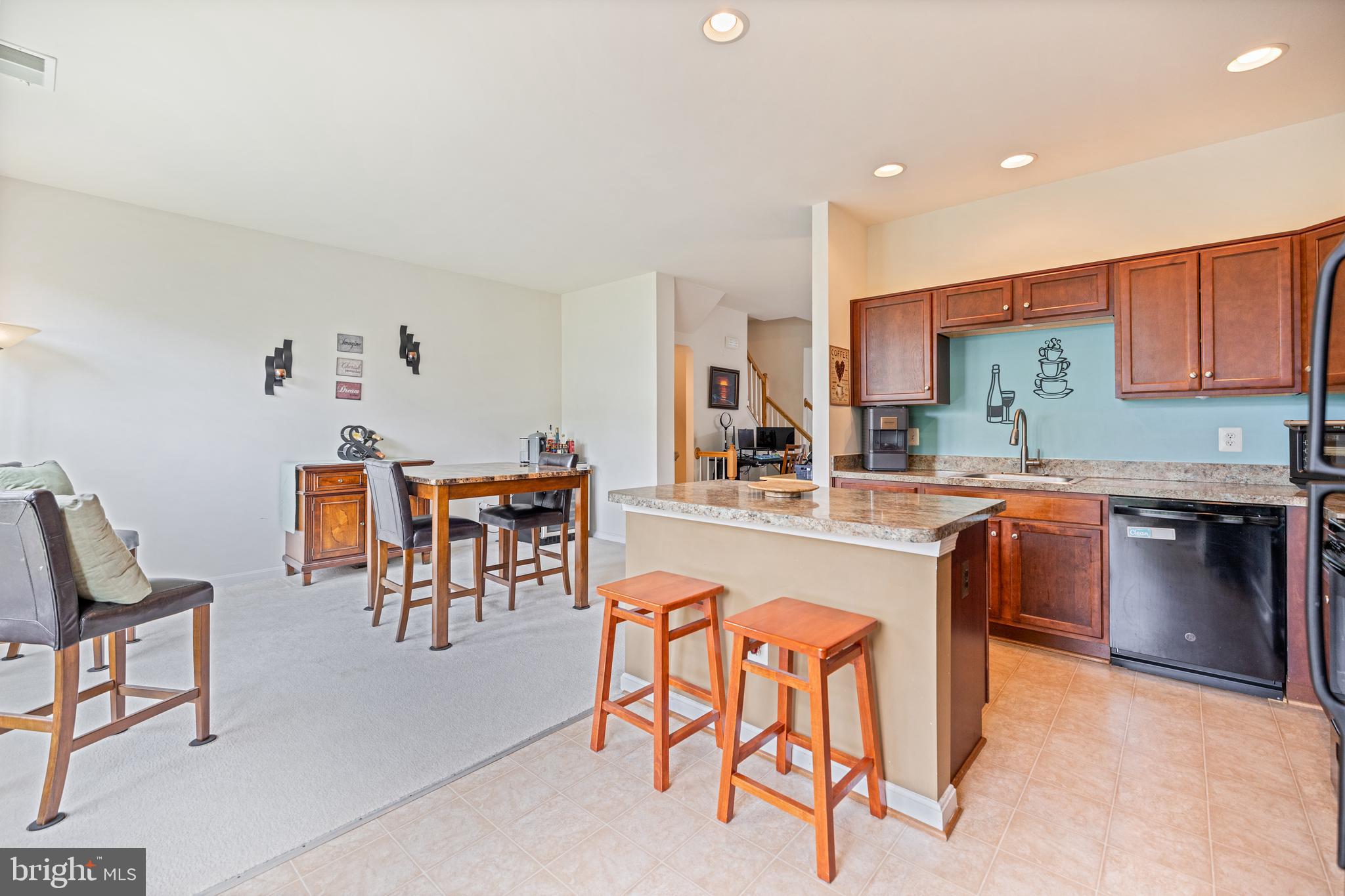 ALEXANDERS CHASE - Residential
