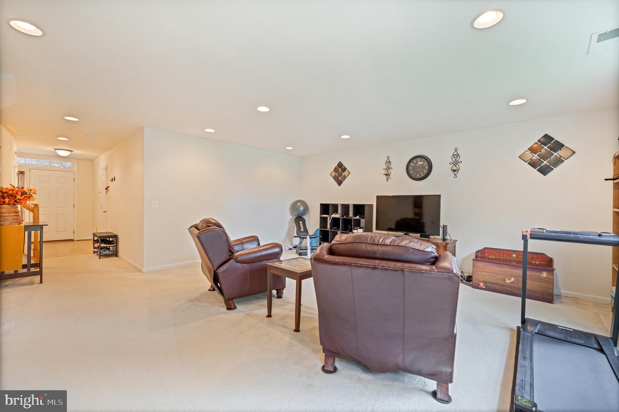 ALEXANDERS CHASE - Residential