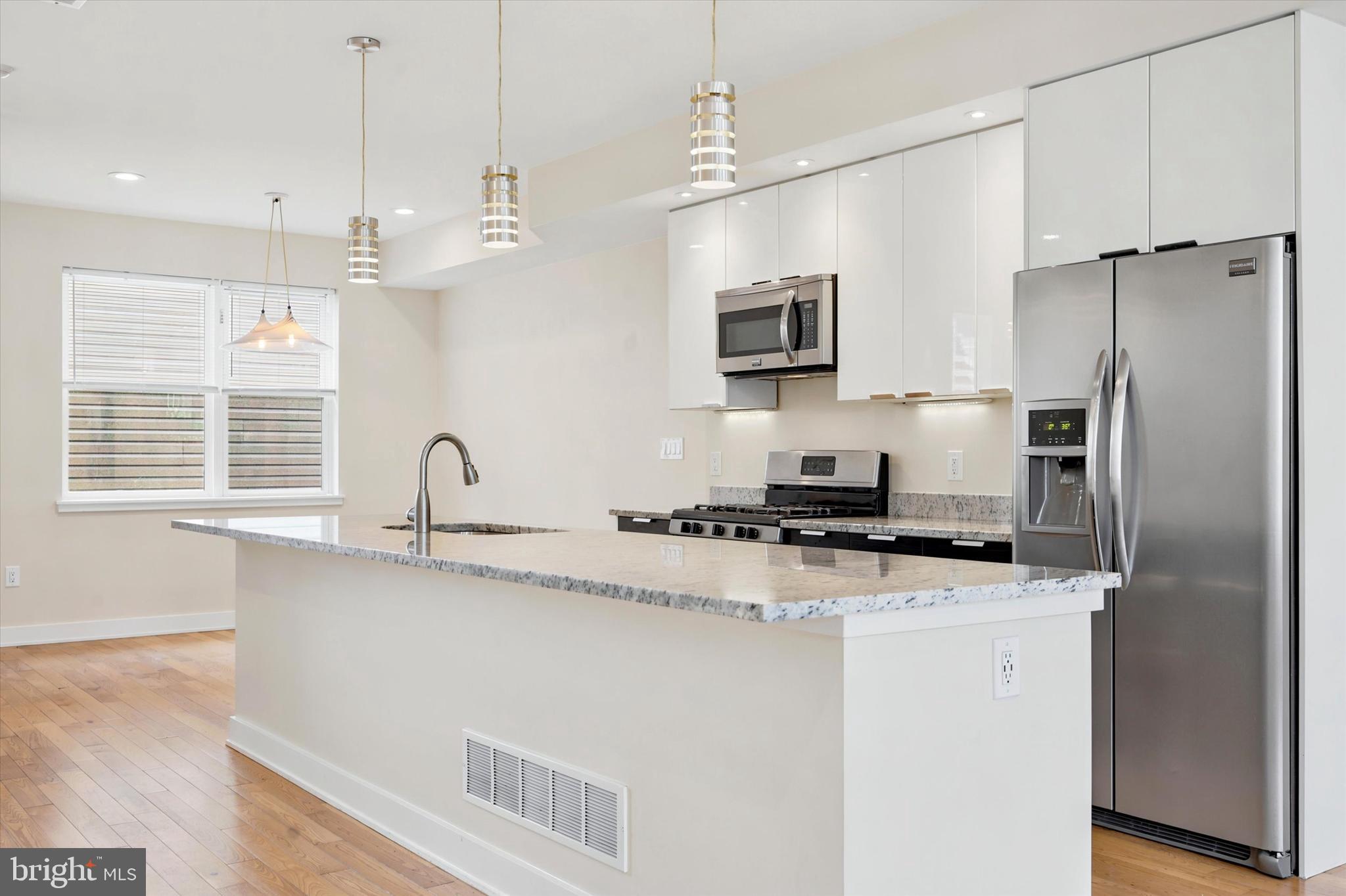 PASSYUNK SQUARE - Residential
