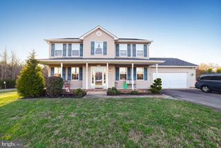 Shows well, new Granite Counter tops, new carpet throughout. Well manicured property. Home Warranty.