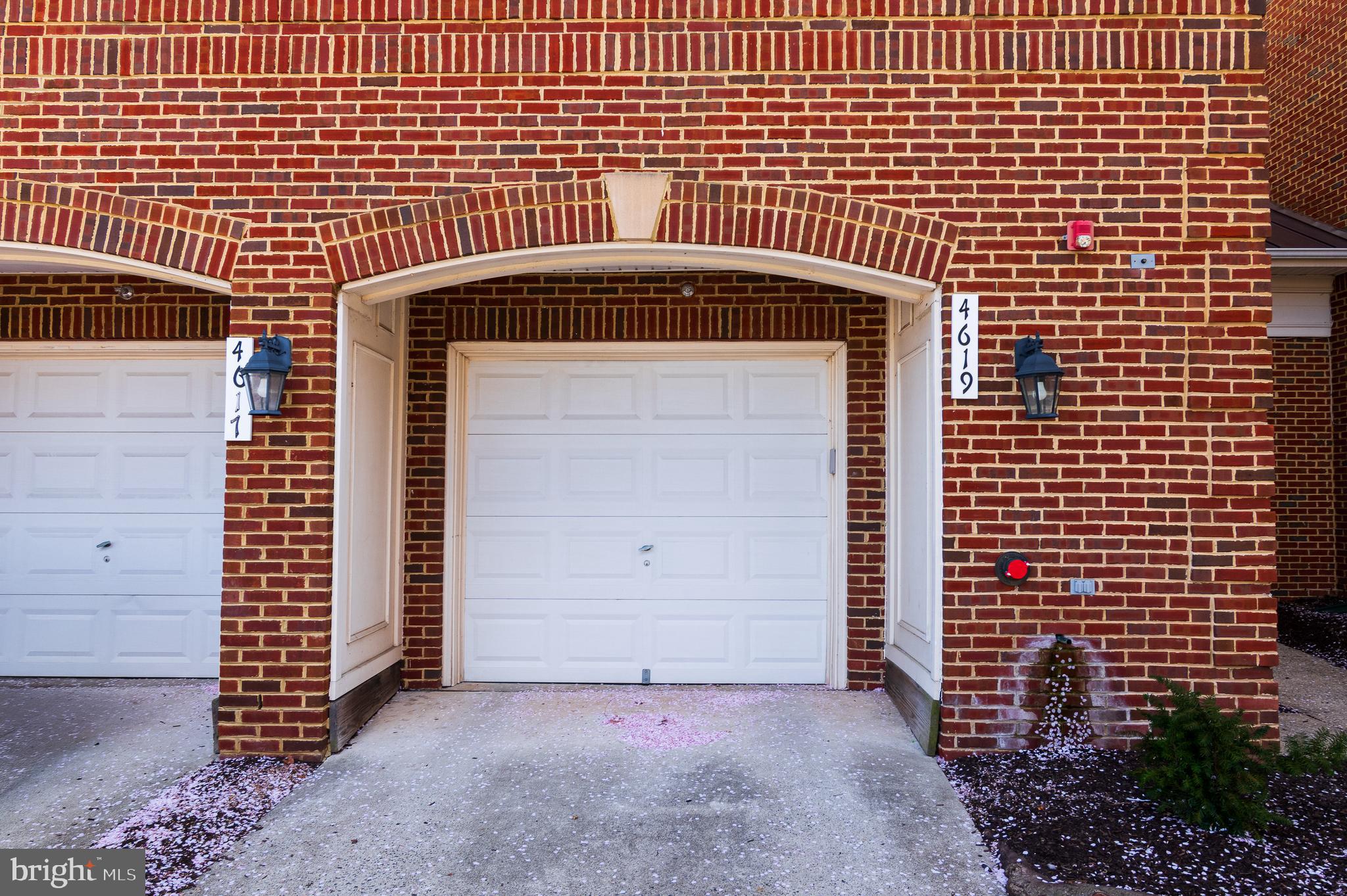 WILLOW OAKS - Residential Lease