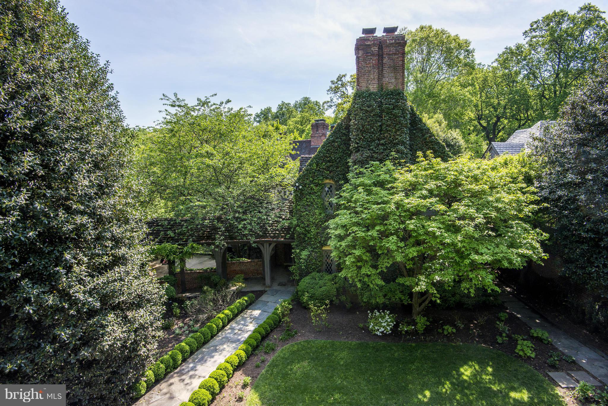 Exquisite Tudor on the market for the first time in 30 years.  Well located on magnificent grounds  overlooking parkland, the residence is a remarkable restoration of a 1933 architectural gem, with an elegance and sophistication seldom found.  Emblematic tudor features include a magnificent fireplaces, hand hewn beamed ceilings,  and a porte cochere entrance to a courtyard.