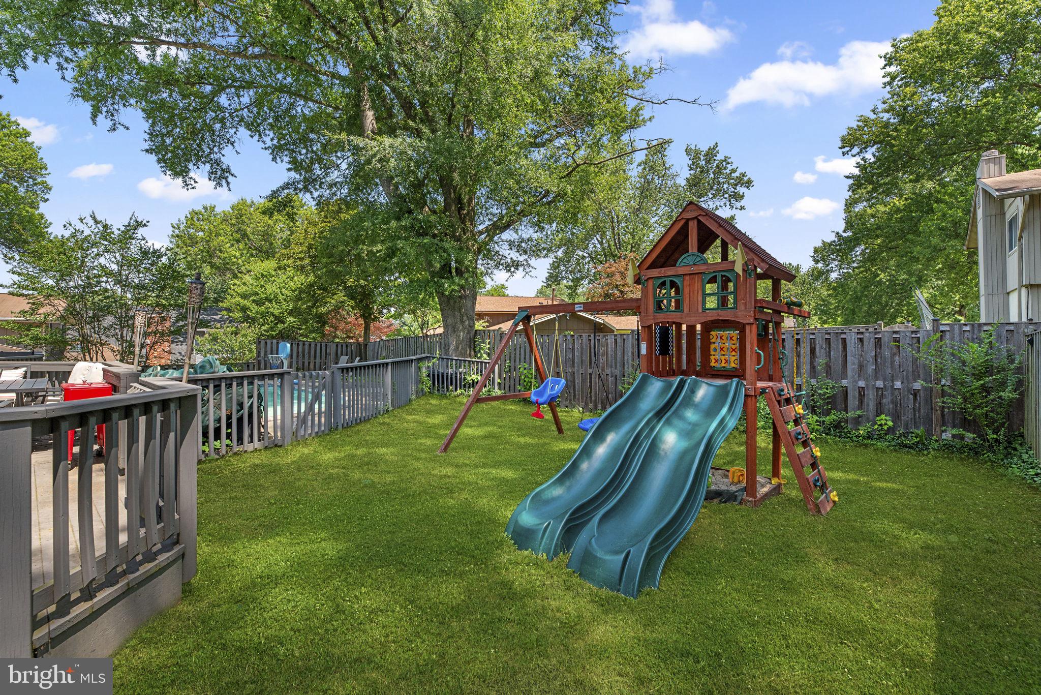 BROOKVILLE KNOLLS - Residential