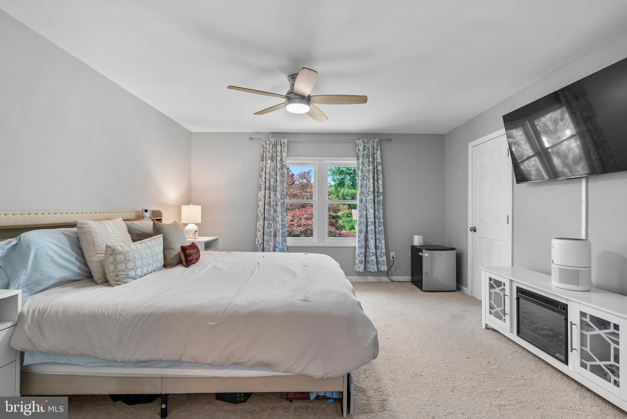 BROOKVILLE KNOLLS - Residential