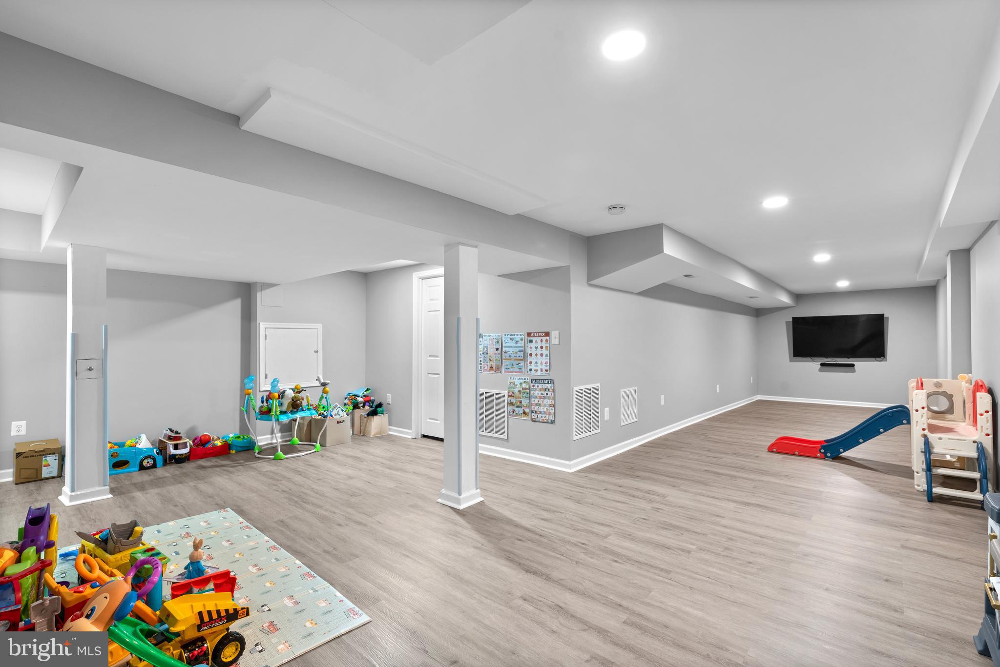 BROOKVILLE KNOLLS - Residential