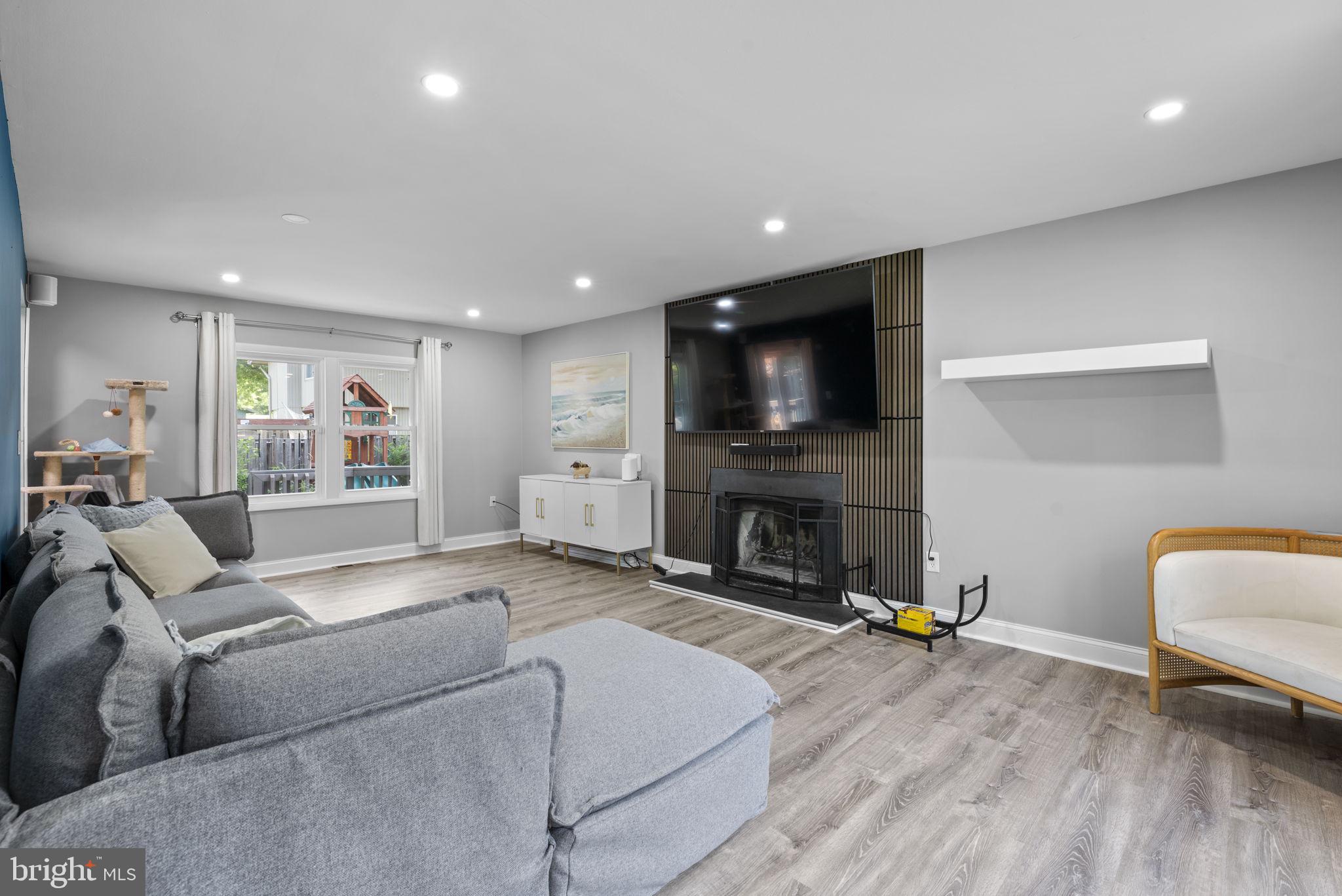 BROOKVILLE KNOLLS - Residential