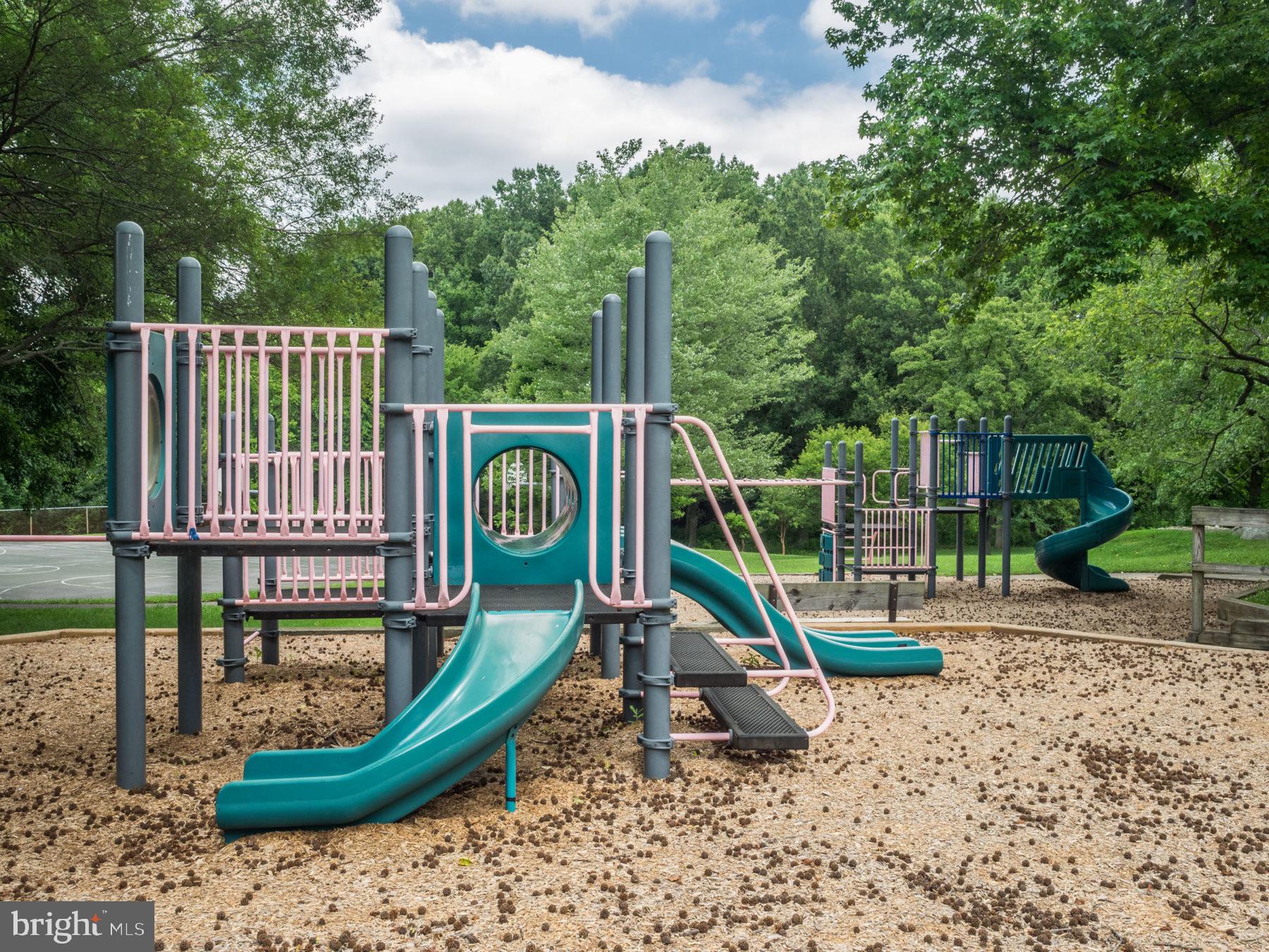 BROOKVILLE KNOLLS - Residential