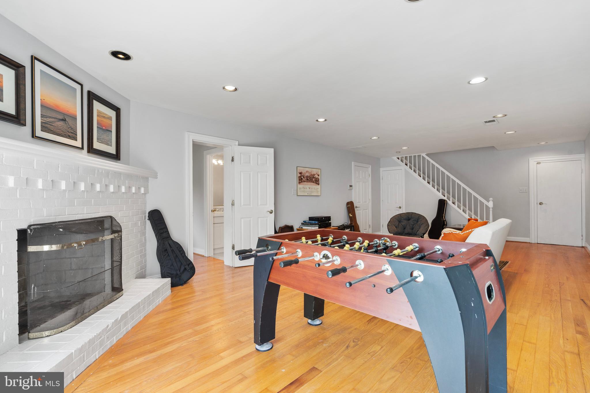 COUNTRY CLUB HILLS - Residential