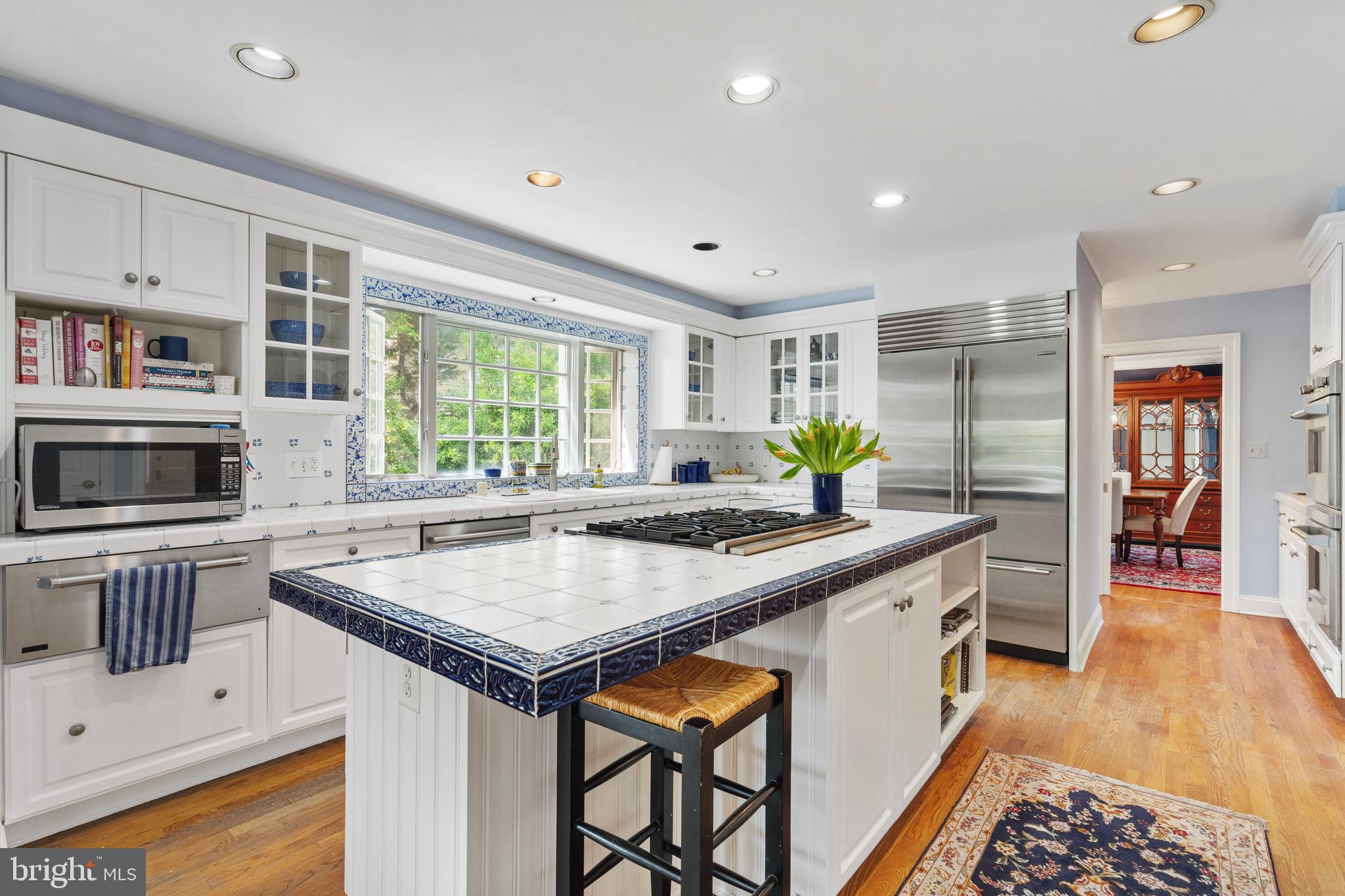 COUNTRY CLUB HILLS - Residential