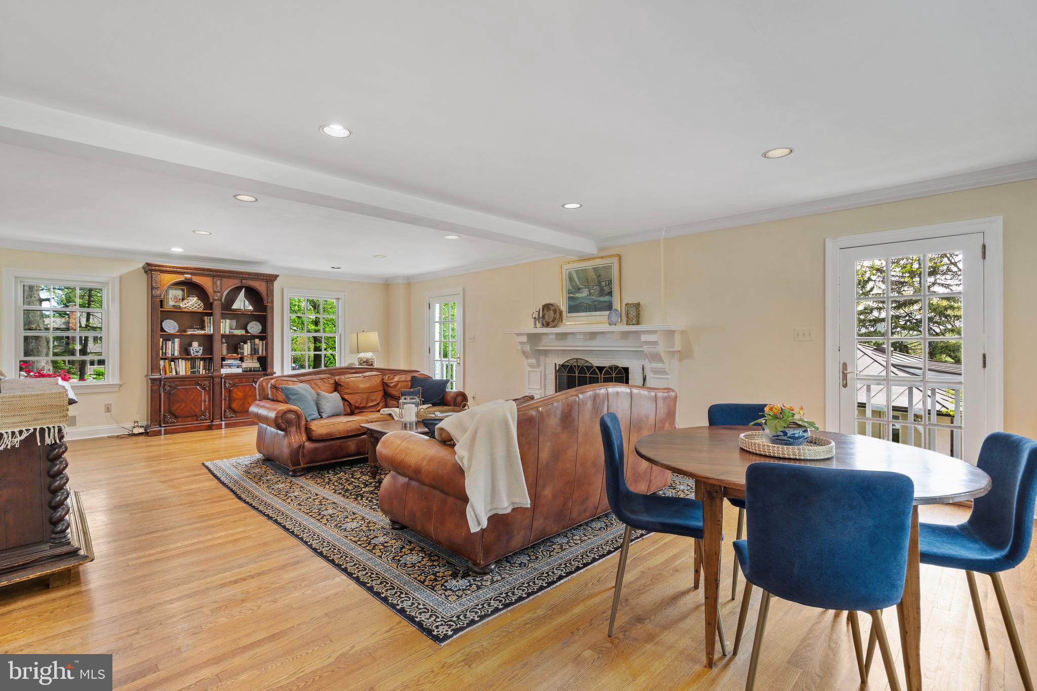 COUNTRY CLUB HILLS - Residential
