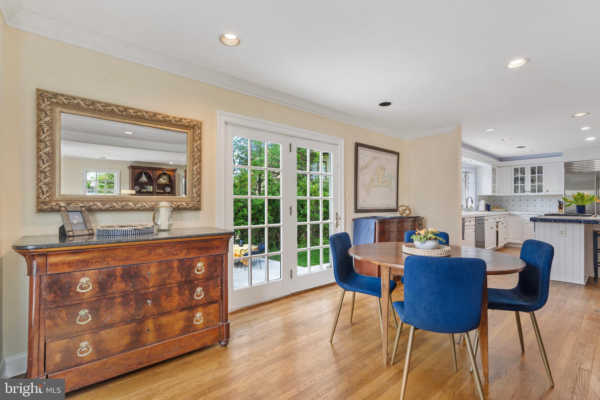 COUNTRY CLUB HILLS - Residential