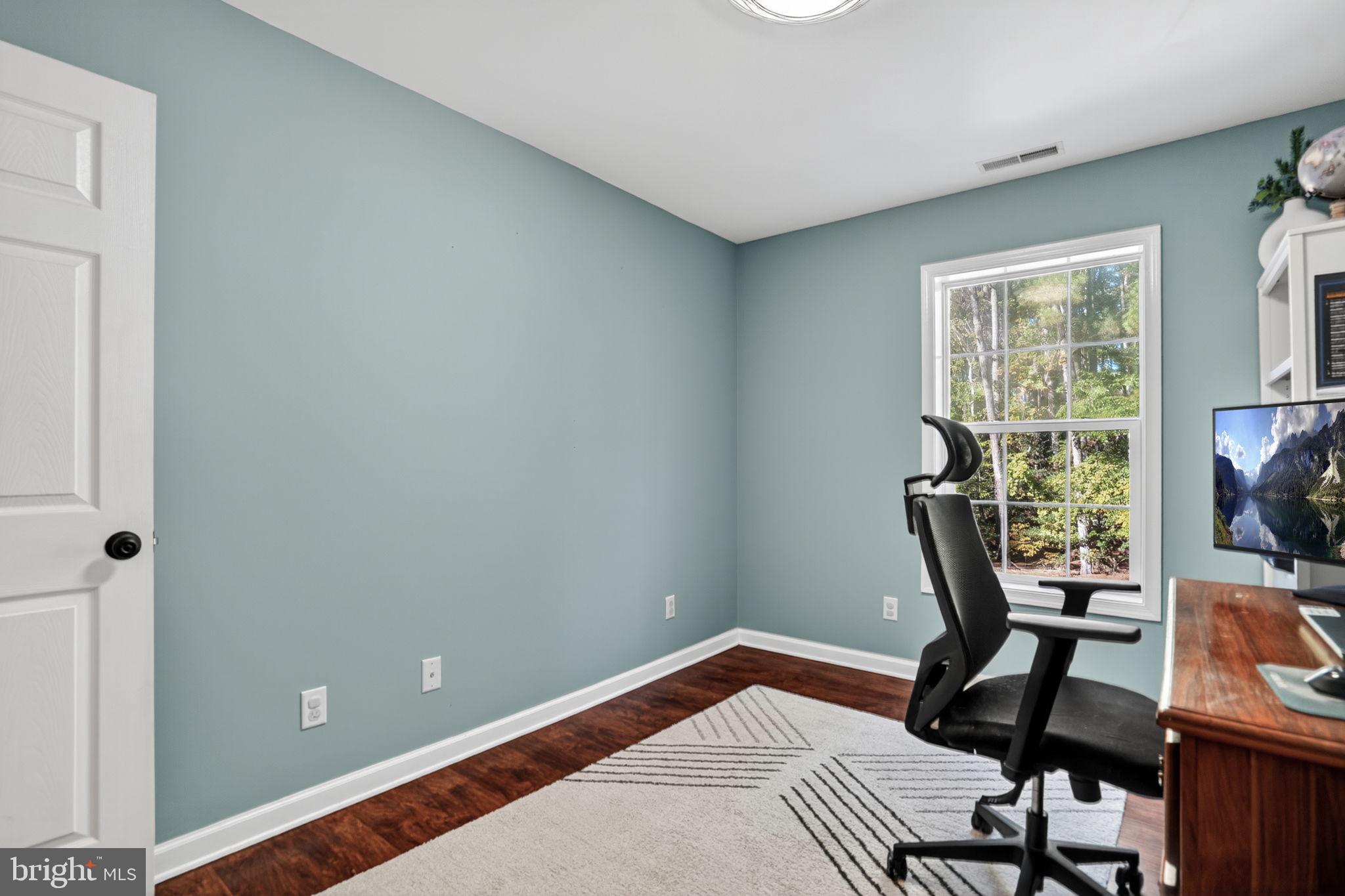 CAPTAIN'S COVE - Residential