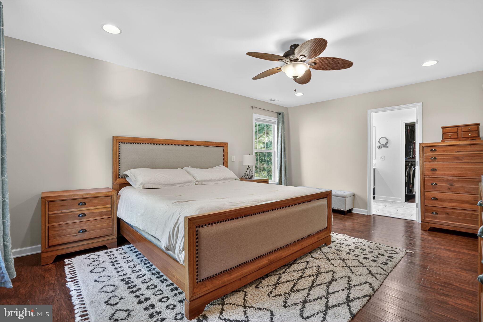 CAPTAIN'S COVE - Residential