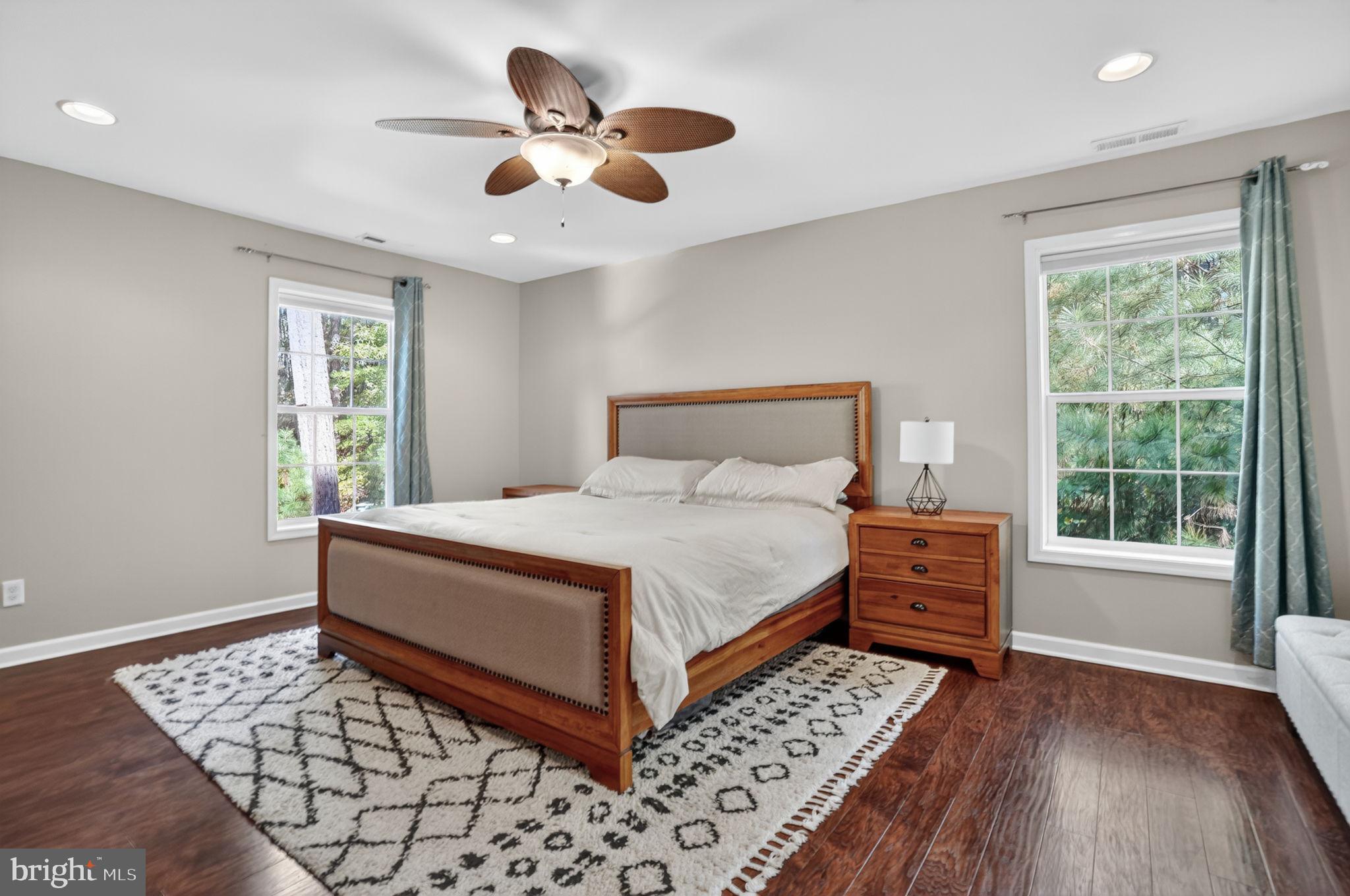 CAPTAIN'S COVE - Residential