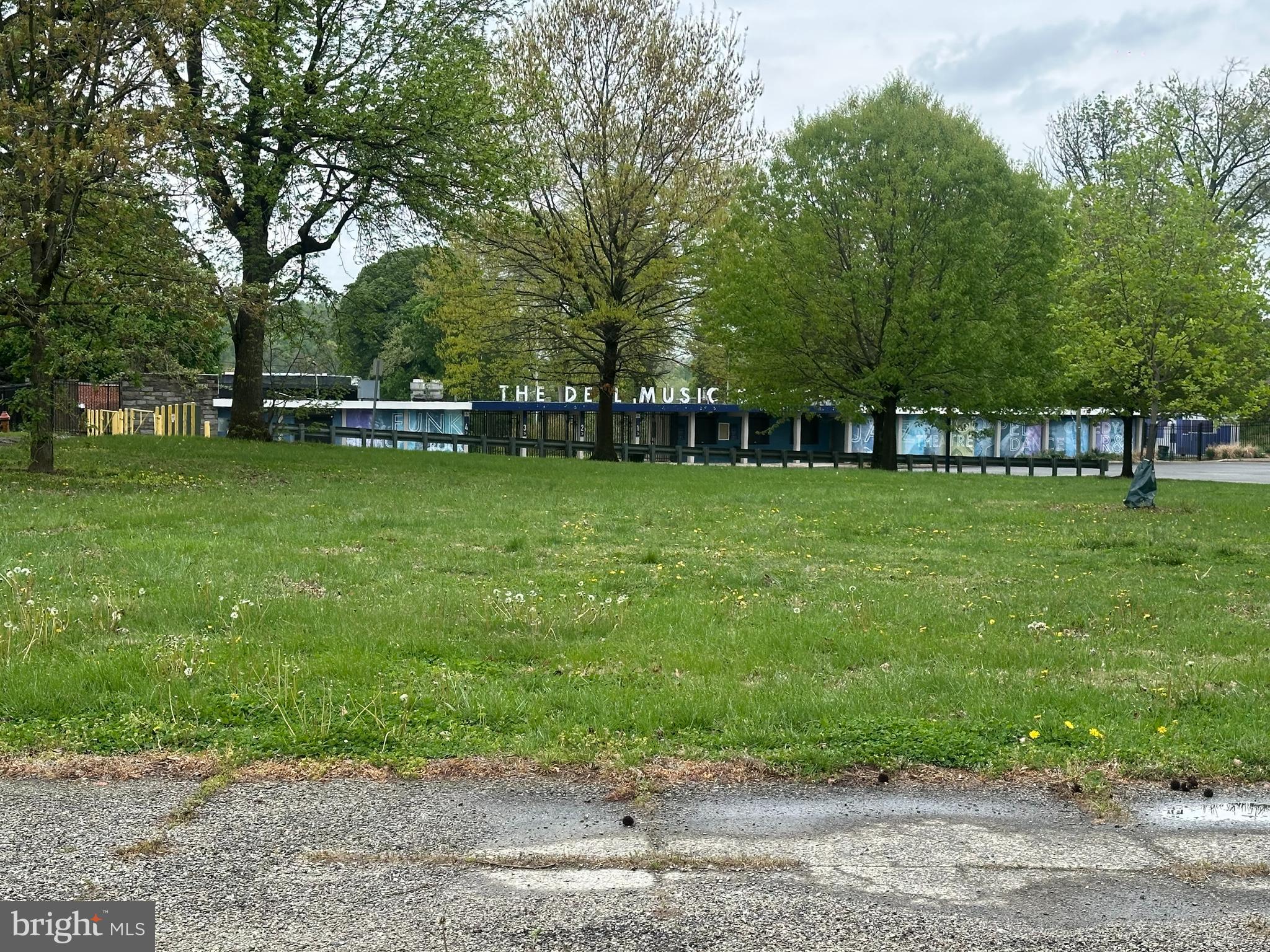 STRAWBERRY MANSION - Residential