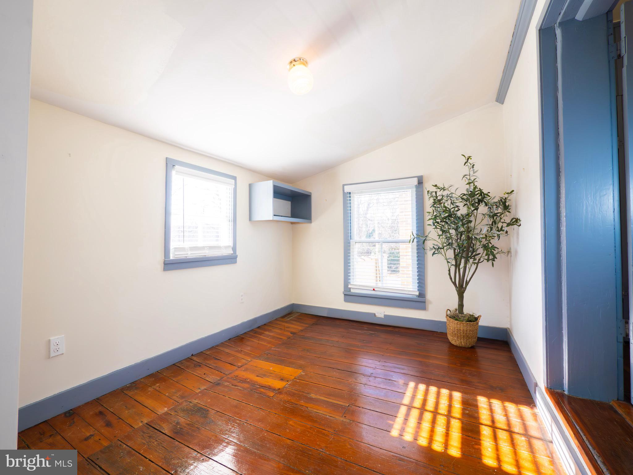 WINCHESTER HISTORIC DISTRICT - Commercial Sale