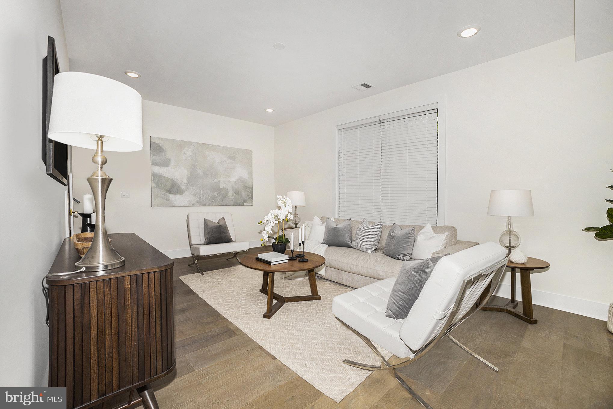 ROXBOROUGH - Residential
