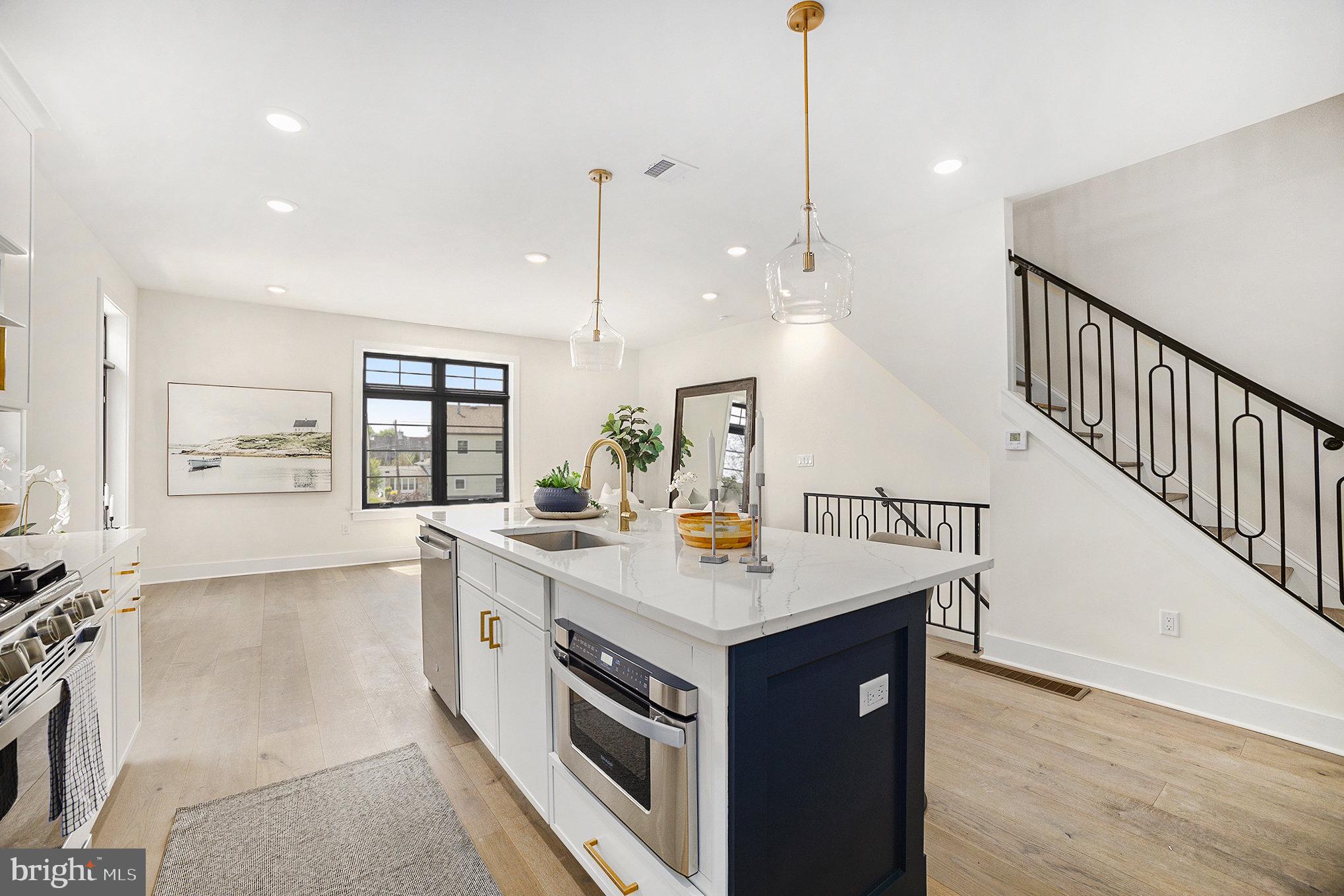 ROXBOROUGH - Residential
