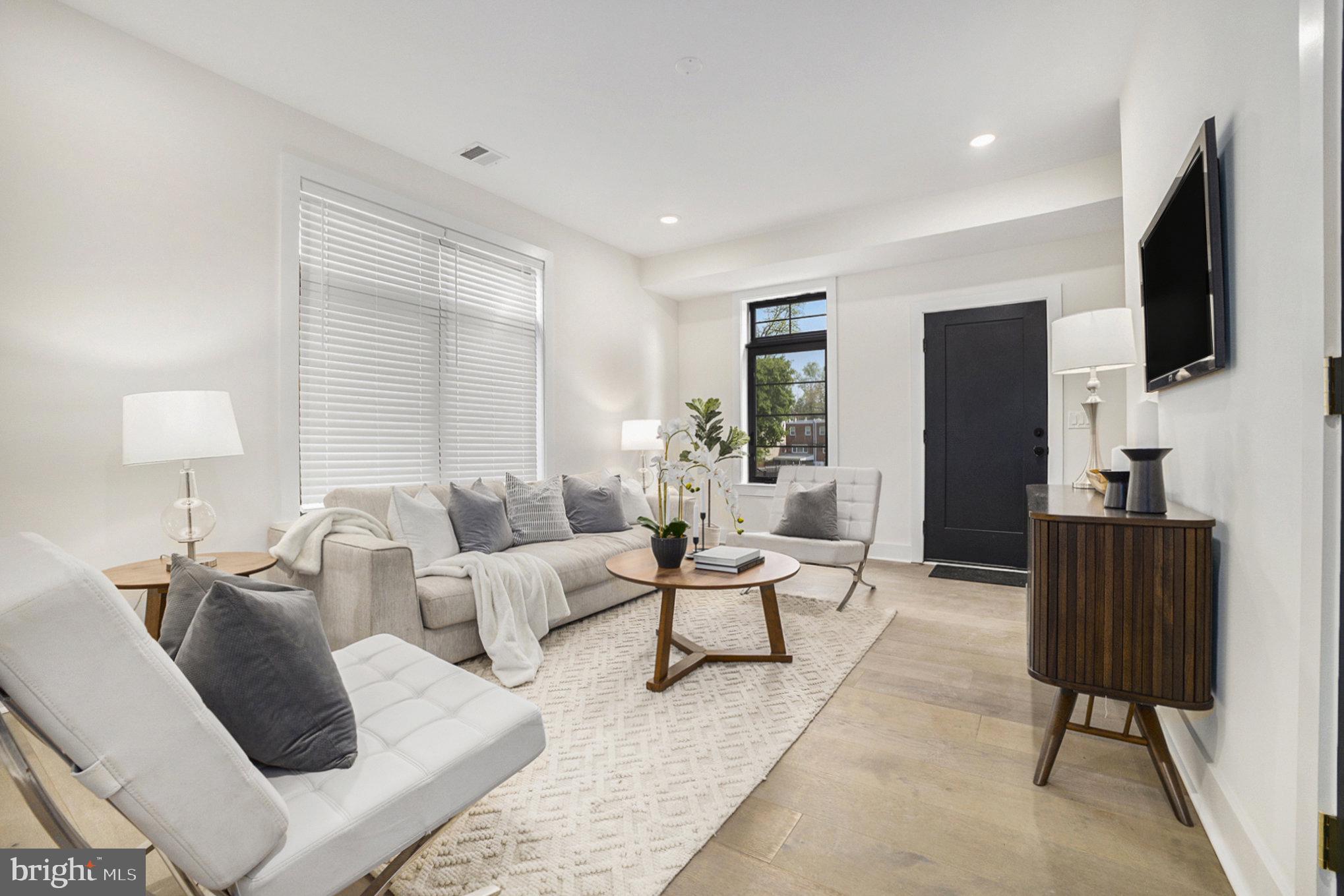 ROXBOROUGH - Residential