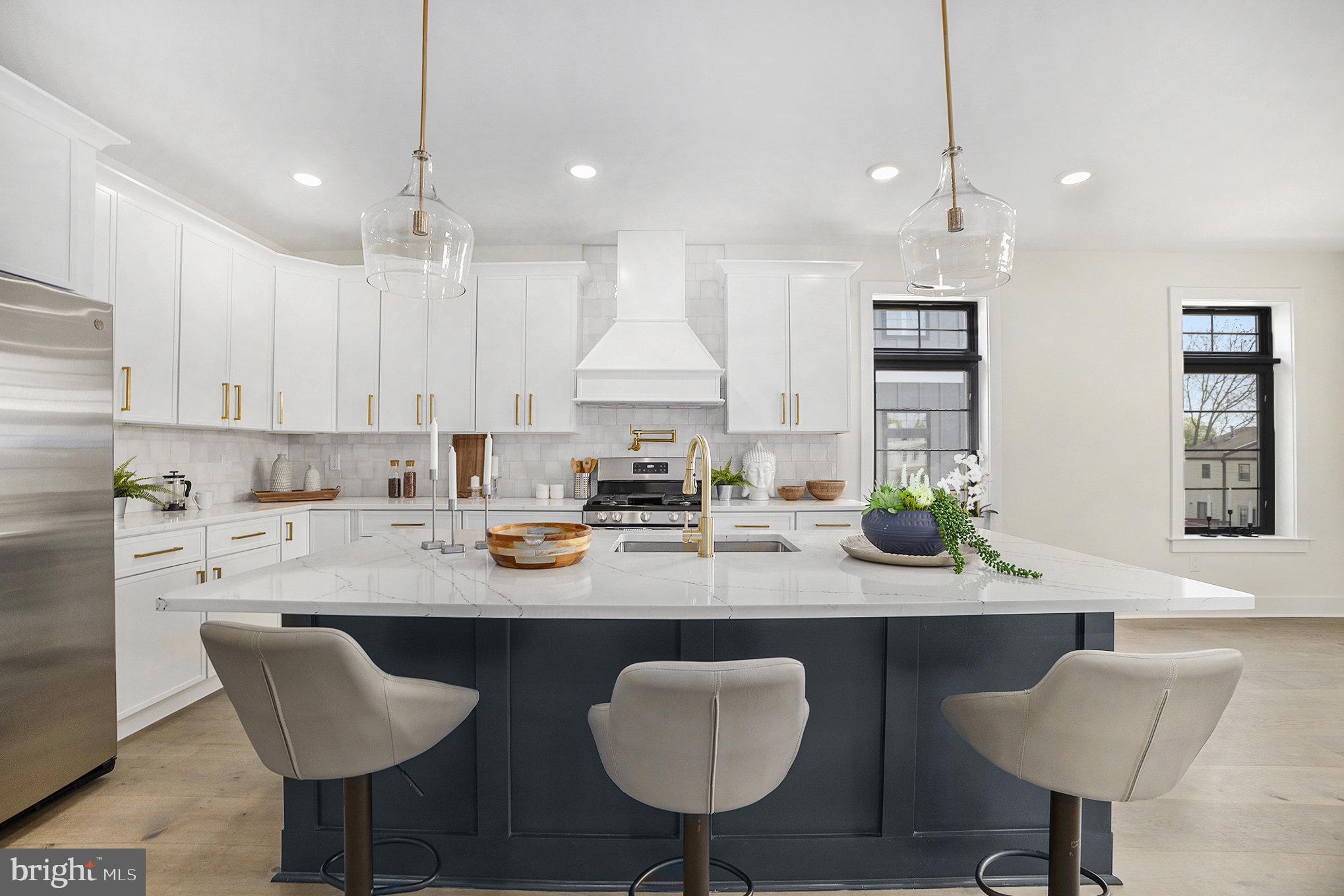 ROXBOROUGH - Residential