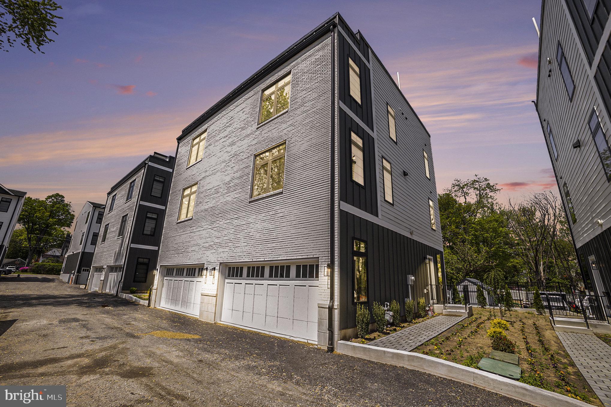 ROXBOROUGH - Residential
