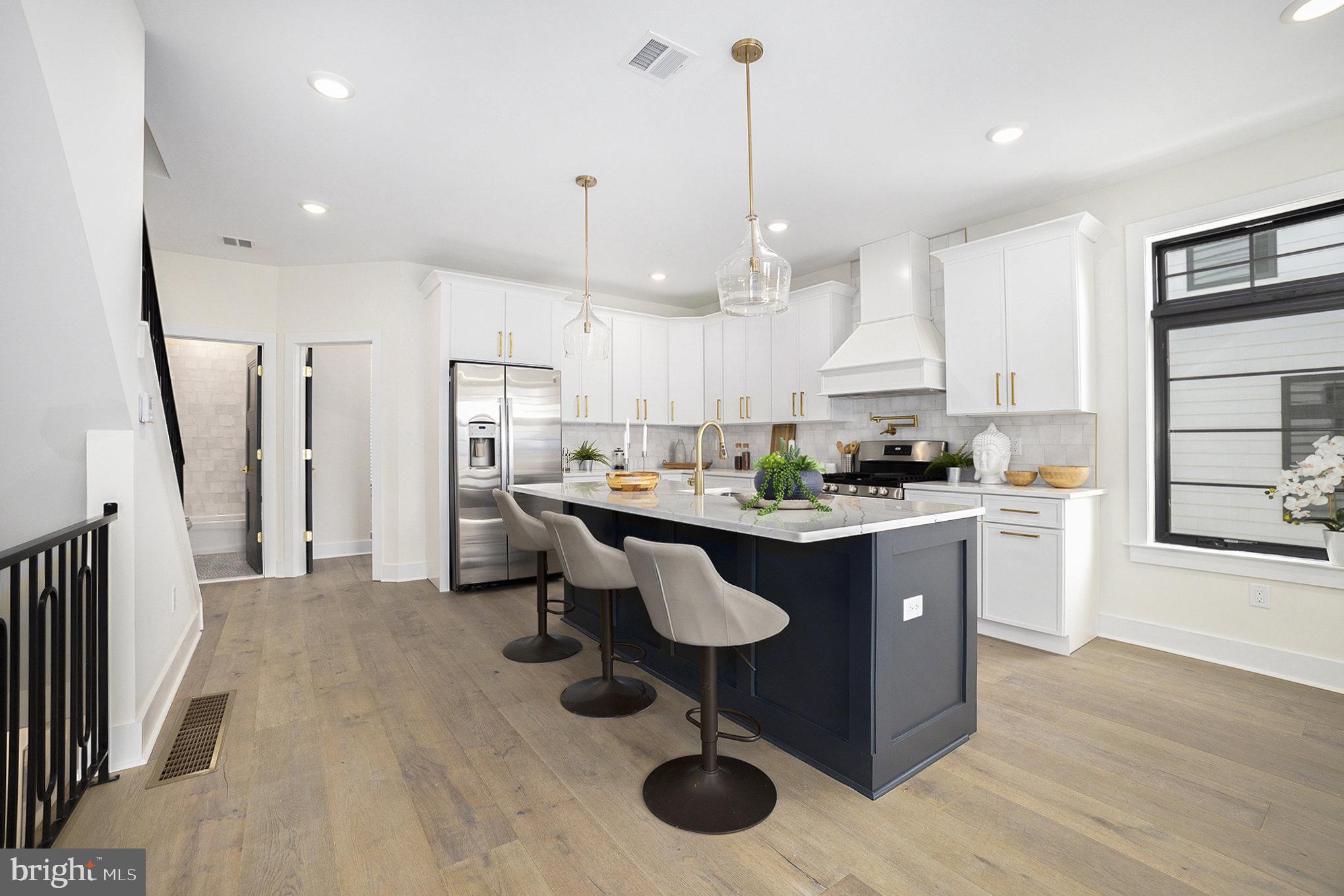 ROXBOROUGH - Residential