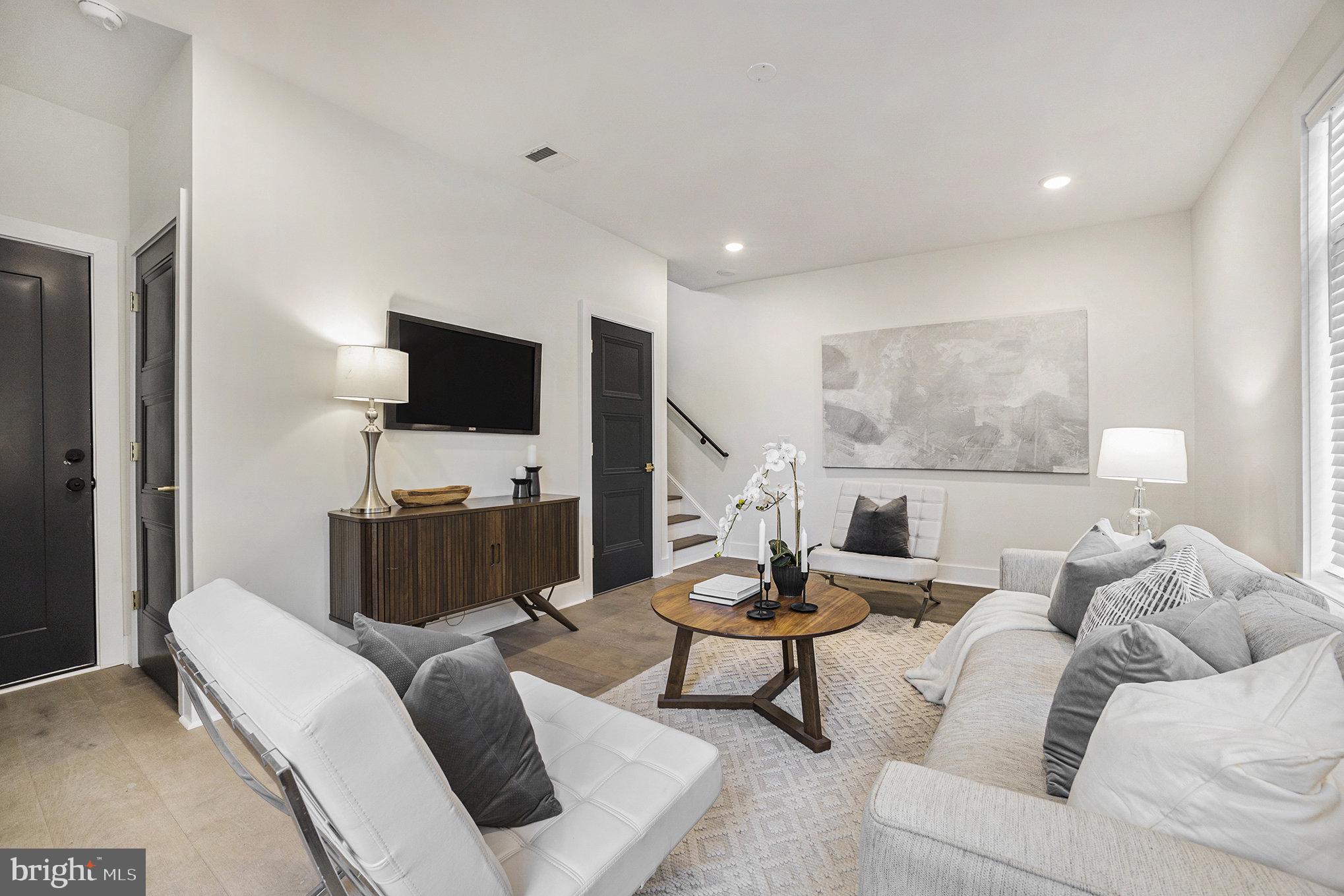 ROXBOROUGH - Residential