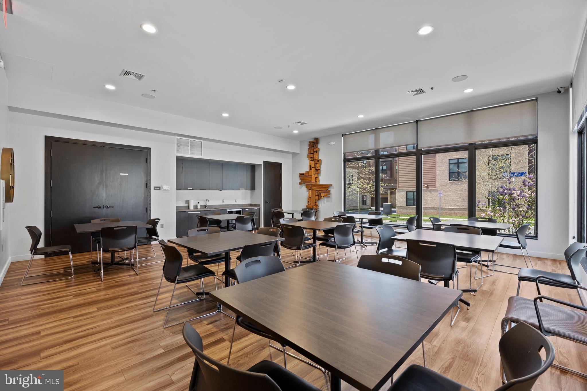 TOWER OAKS - Residential