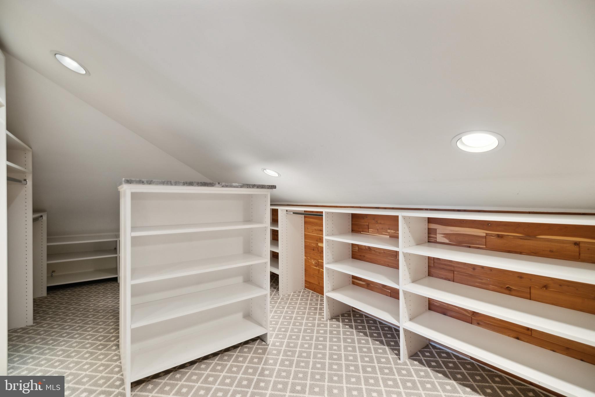 POTOMAC OUTSIDE - Residential