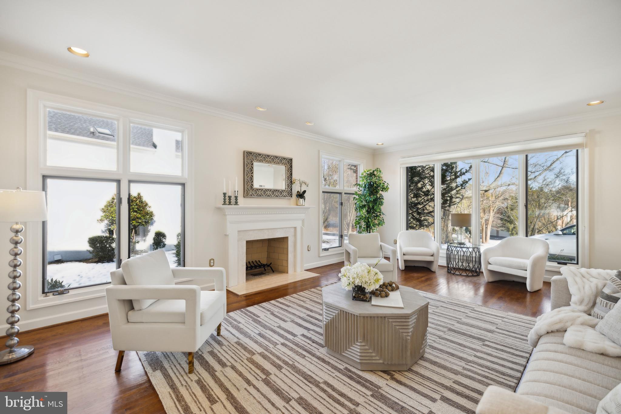 POTOMAC OUTSIDE - Residential