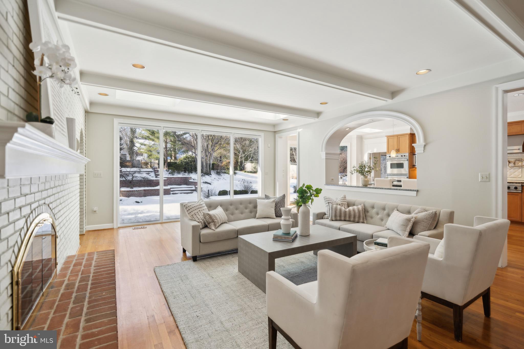 POTOMAC OUTSIDE - Residential