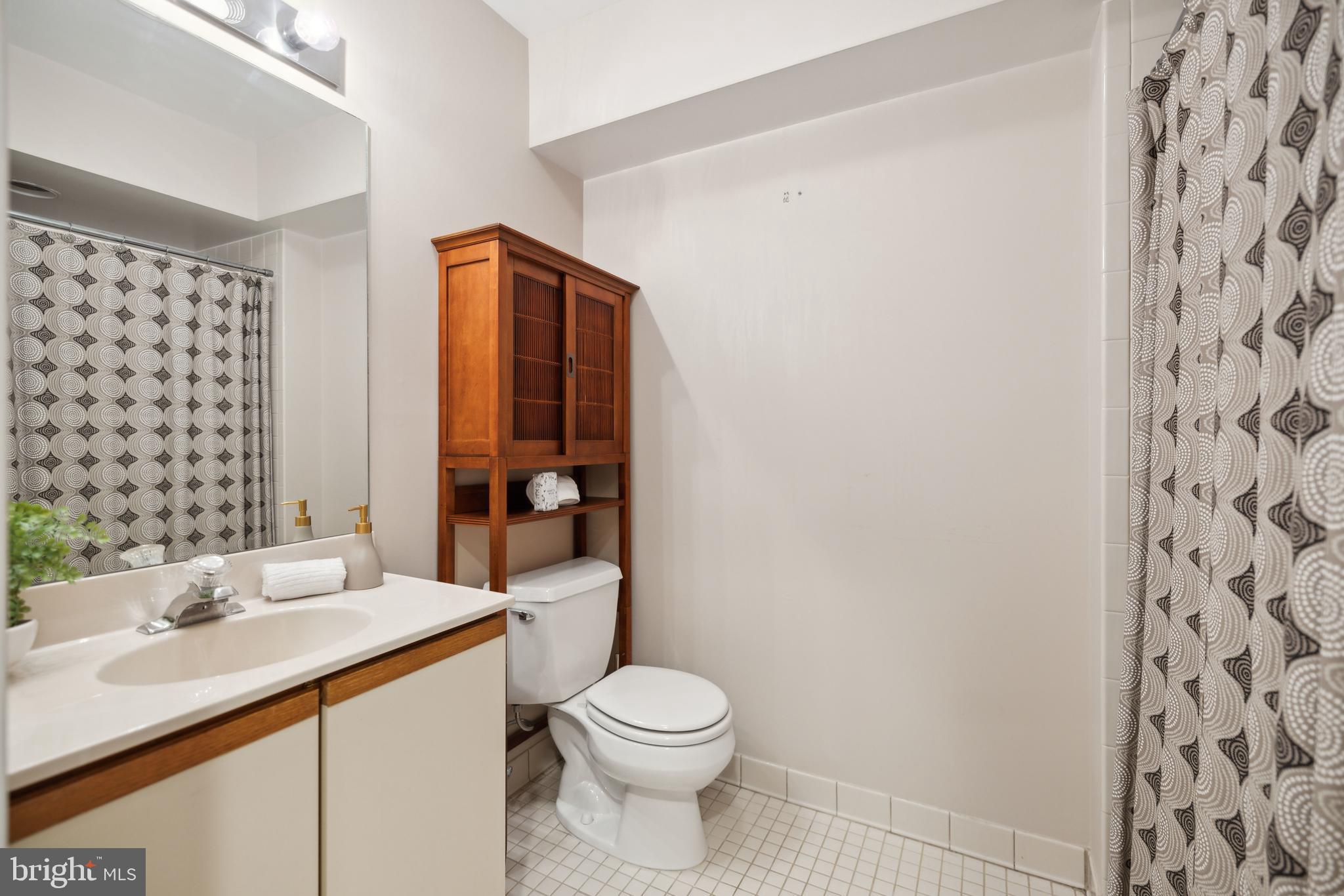 POTOMAC OUTSIDE - Residential