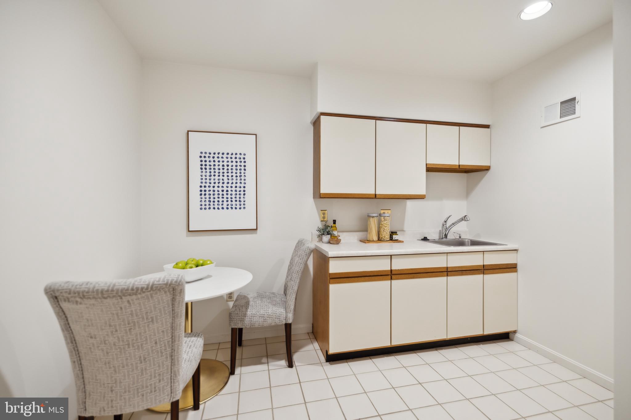 POTOMAC OUTSIDE - Residential