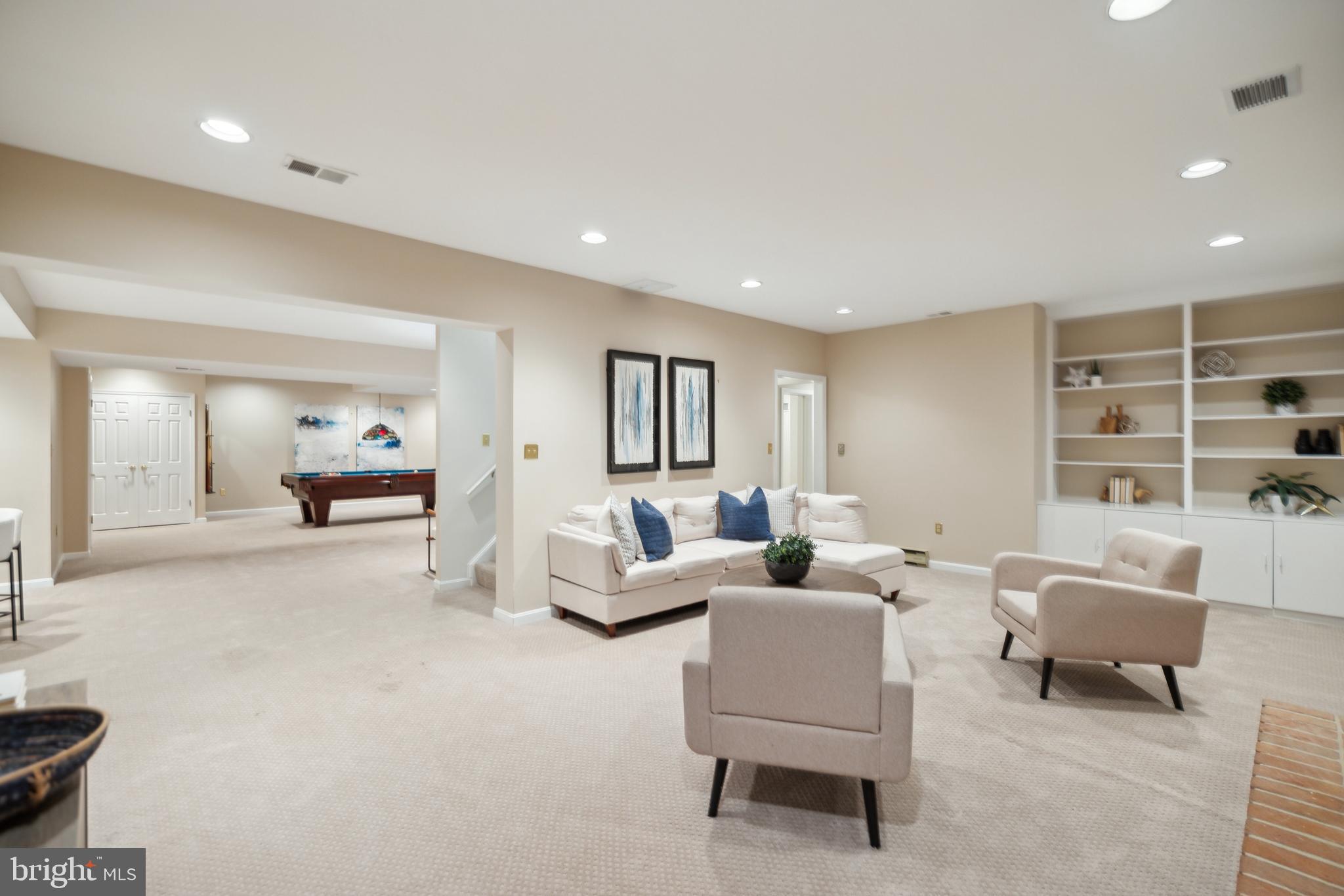 POTOMAC OUTSIDE - Residential
