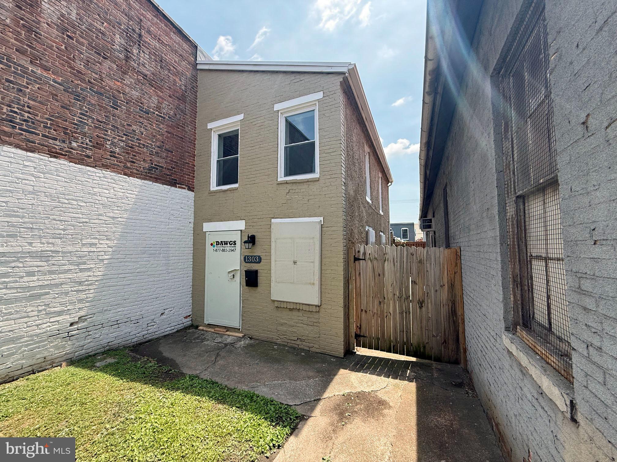 Townhome located in the heart of Washington Village / Pigtown community. Main level offer an open concept features Kitchen with quartz countertops, stainless steel appliances, Living & Dining Room Combo and a Half Bath. Spiral staircase. Upper level offers 2 Bedrooms and 1 Full Bath. Close to M&T Bank, Carroll Park, and more!
