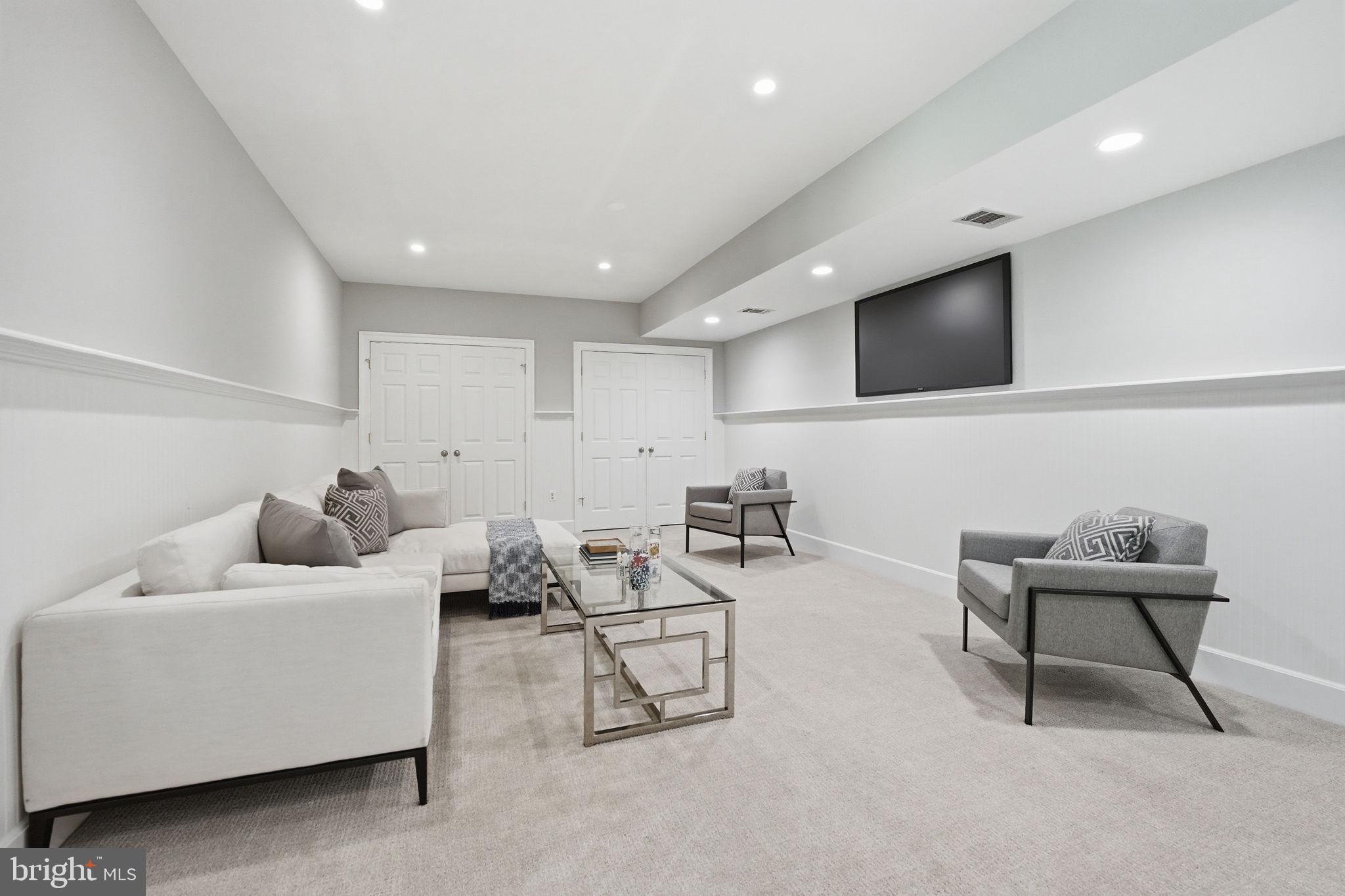 MCLEAN HUNDRED - Residential