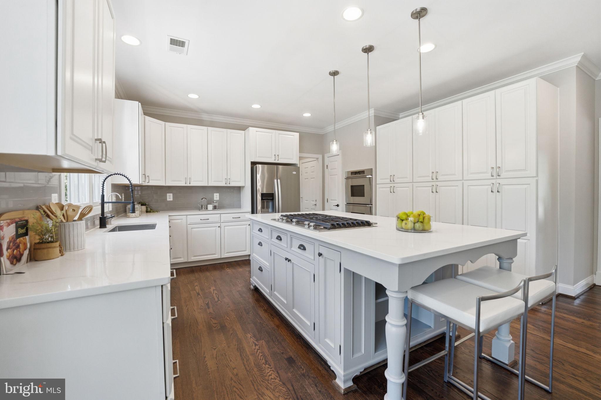 MCLEAN HUNDRED - Residential
