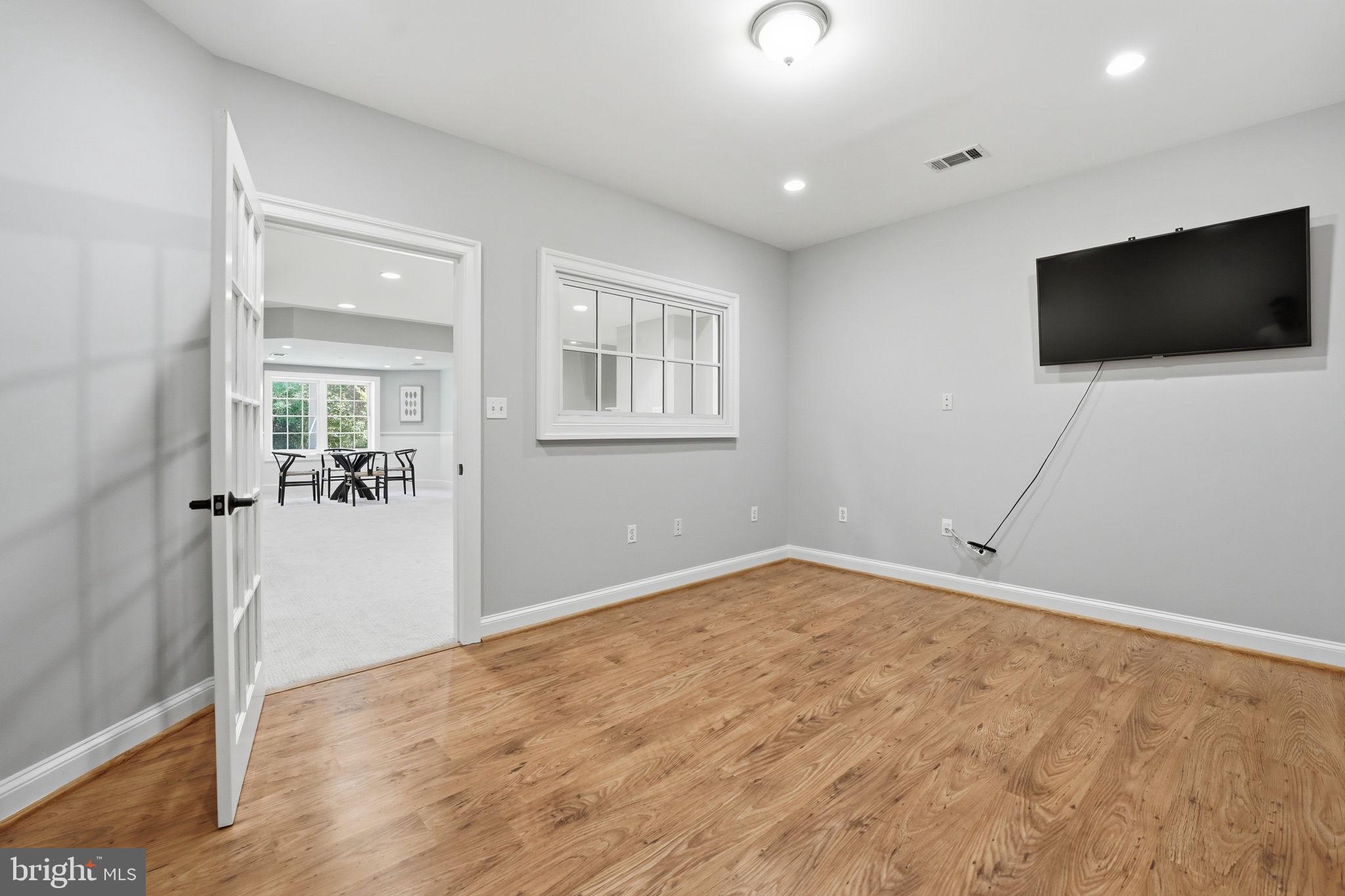 MCLEAN HUNDRED - Residential