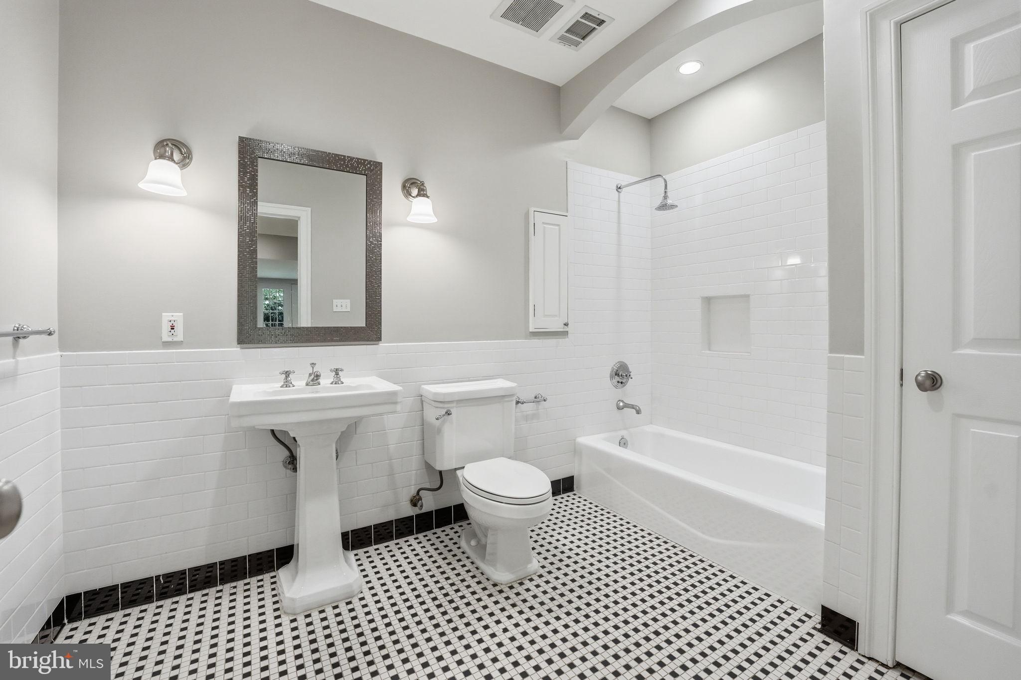 MCLEAN HUNDRED - Residential
