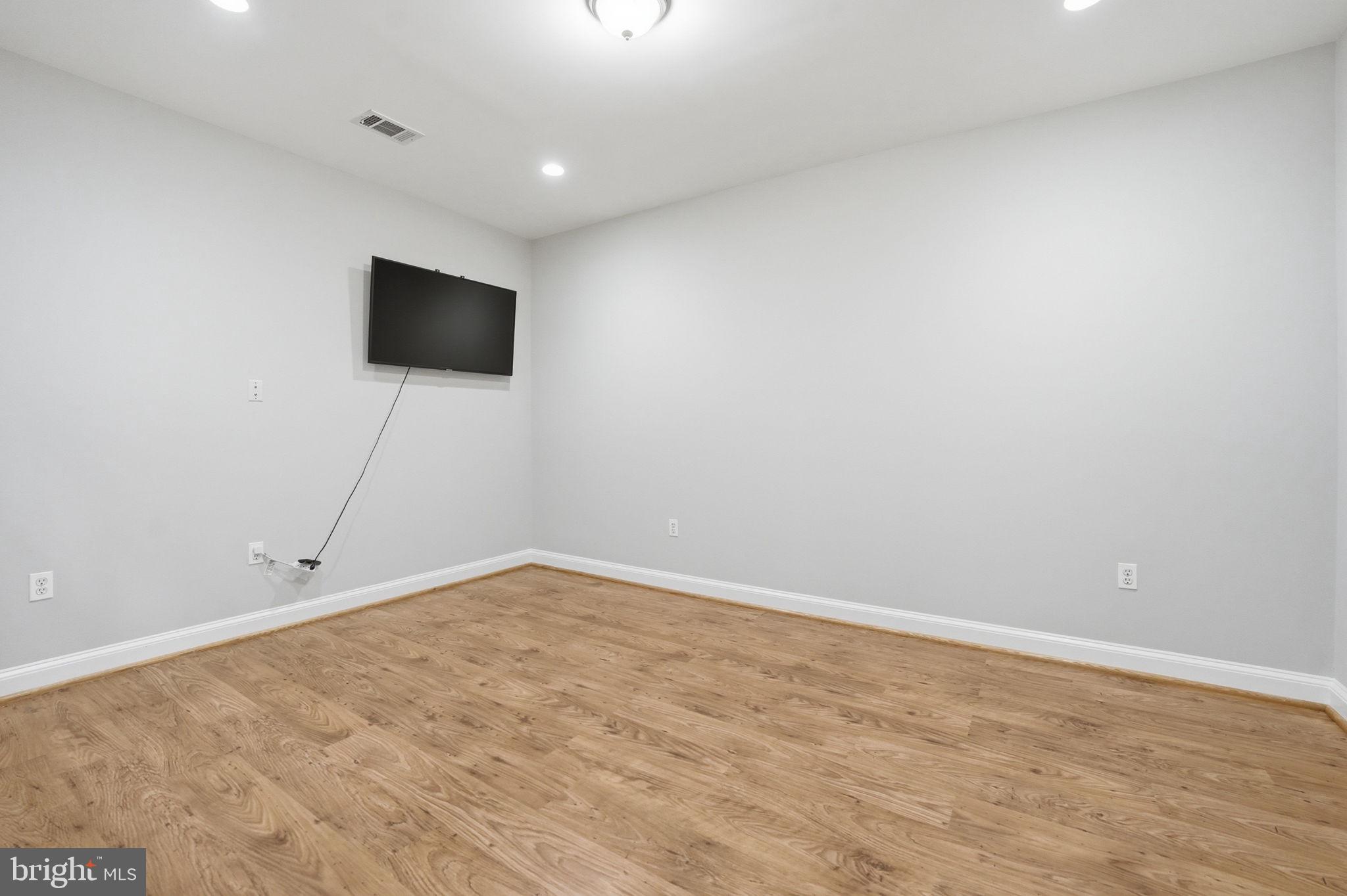 MCLEAN HUNDRED - Residential