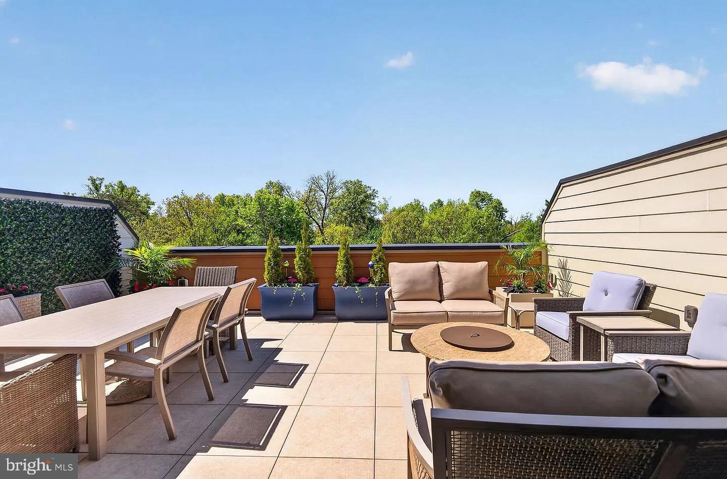 ONE LOUDOUN - Residential