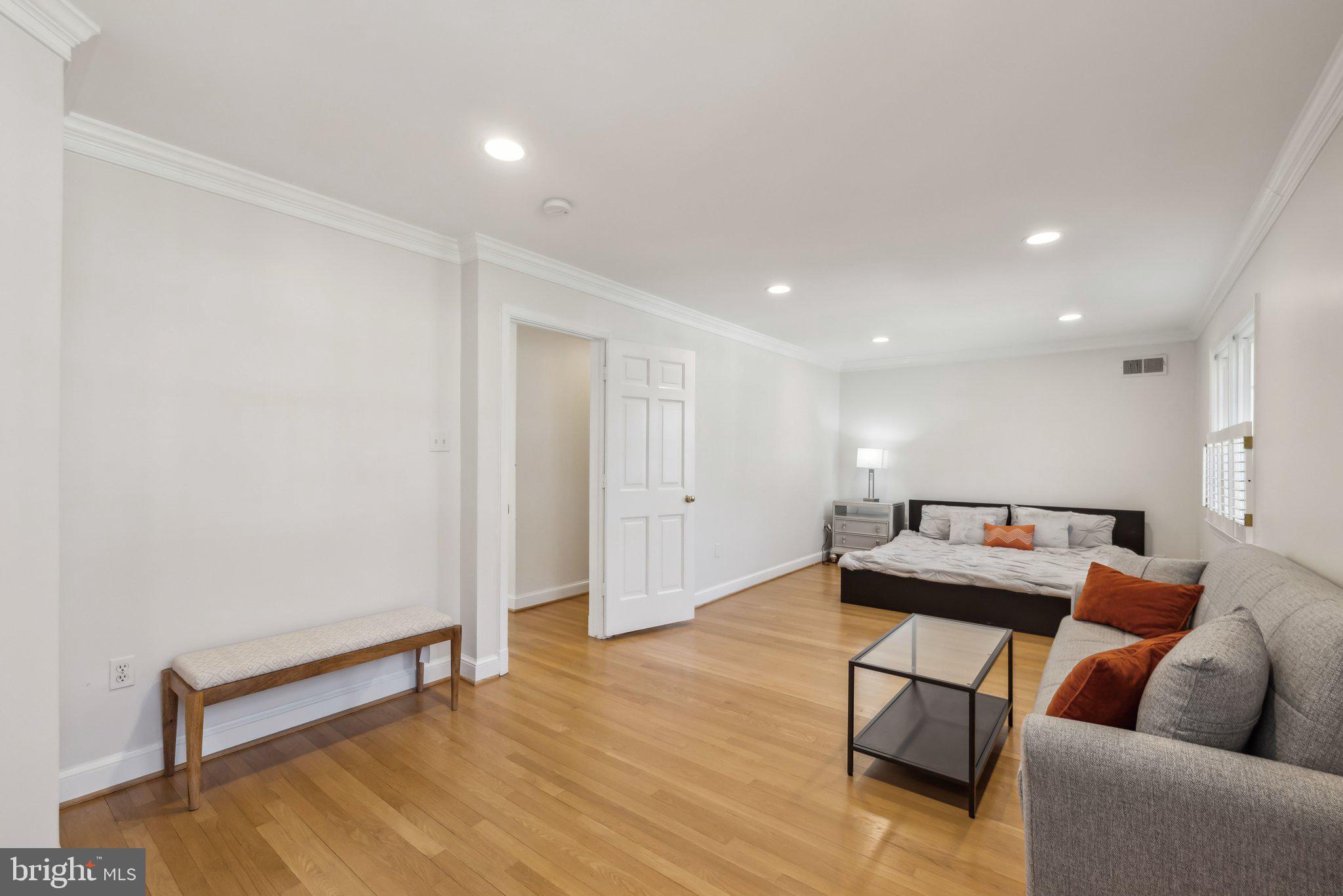BRADLEY MANOR - Residential