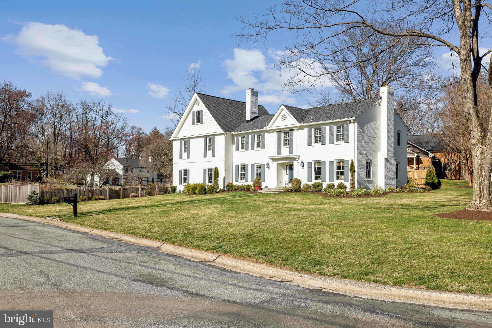 BRADLEY MANOR - Residential