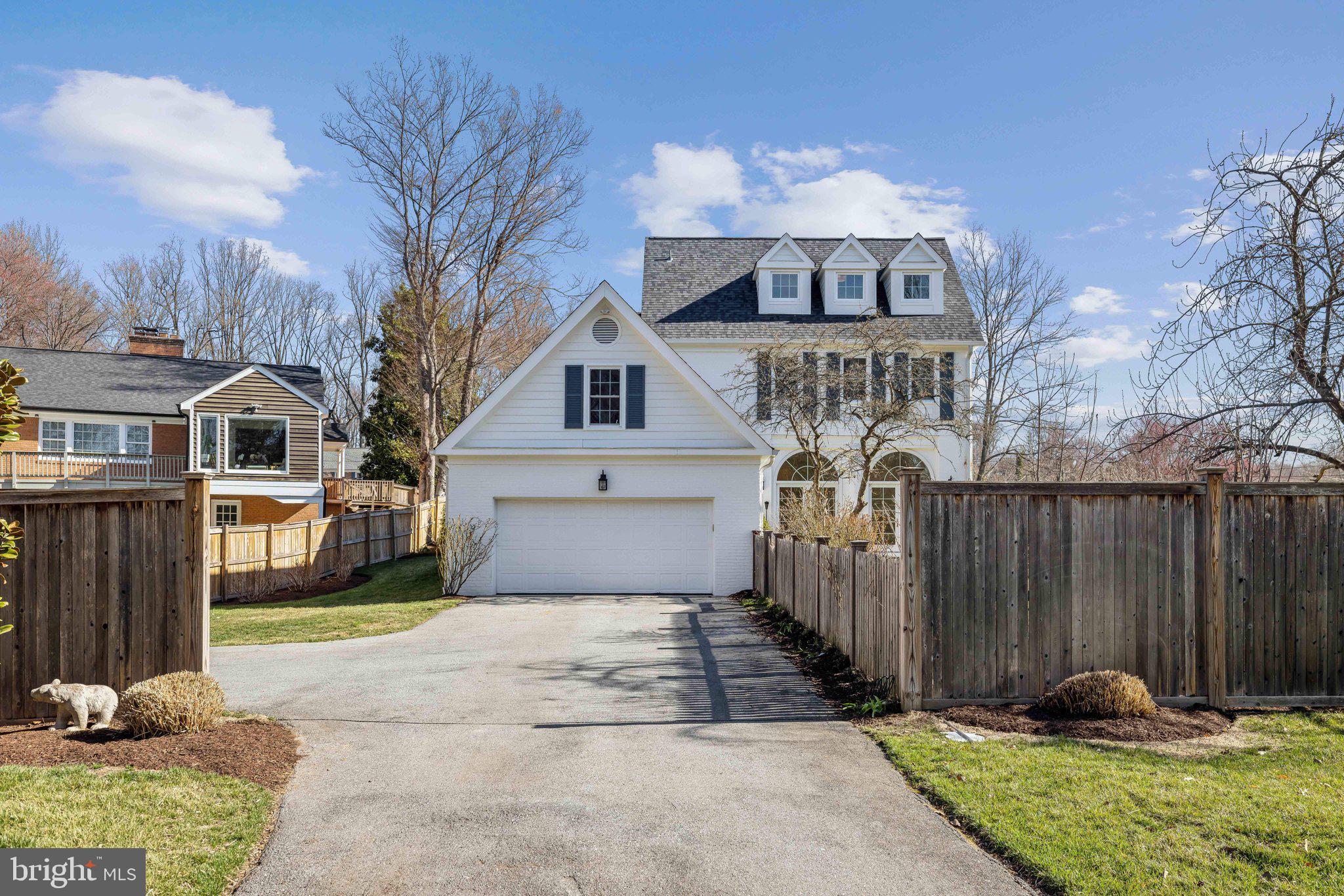 BRADLEY MANOR - Residential